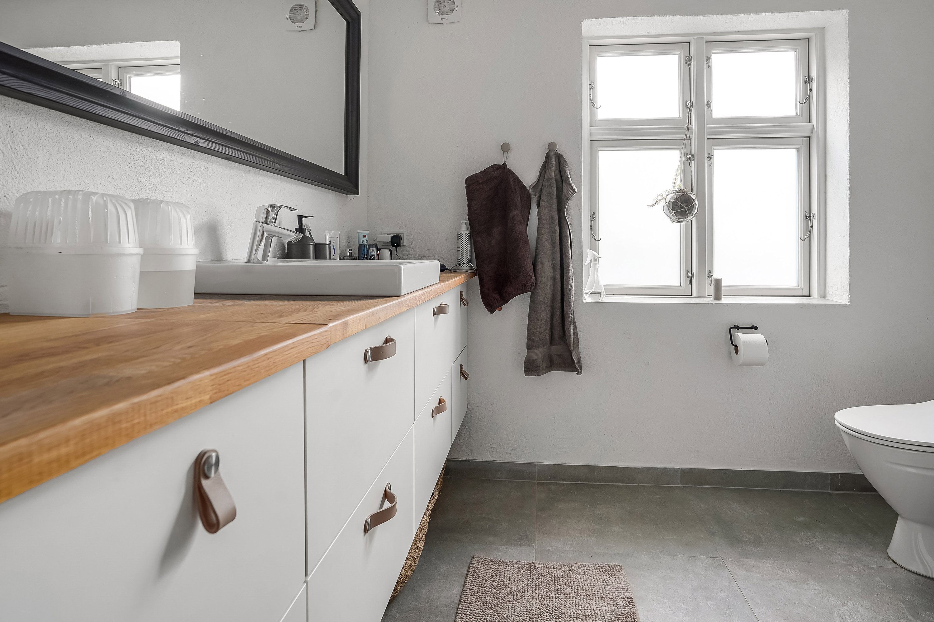 Fremhævet toilet billede i fuldskærmstilstand. Billede af Skibhusvej 102B, 5000 Odense C