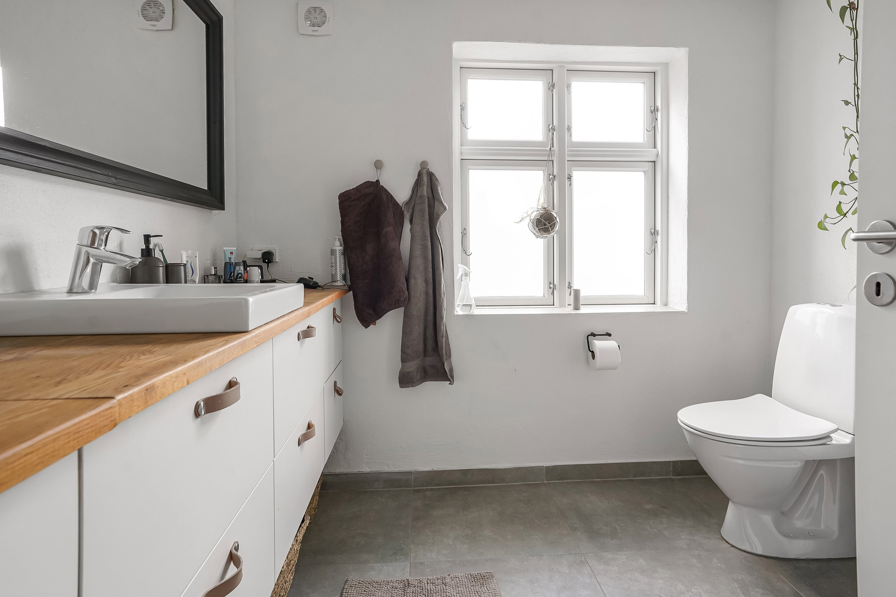 Fremhævet toilet billede i fuldskærmstilstand. Billede af Skibhusvej 102B, 5000 Odense C