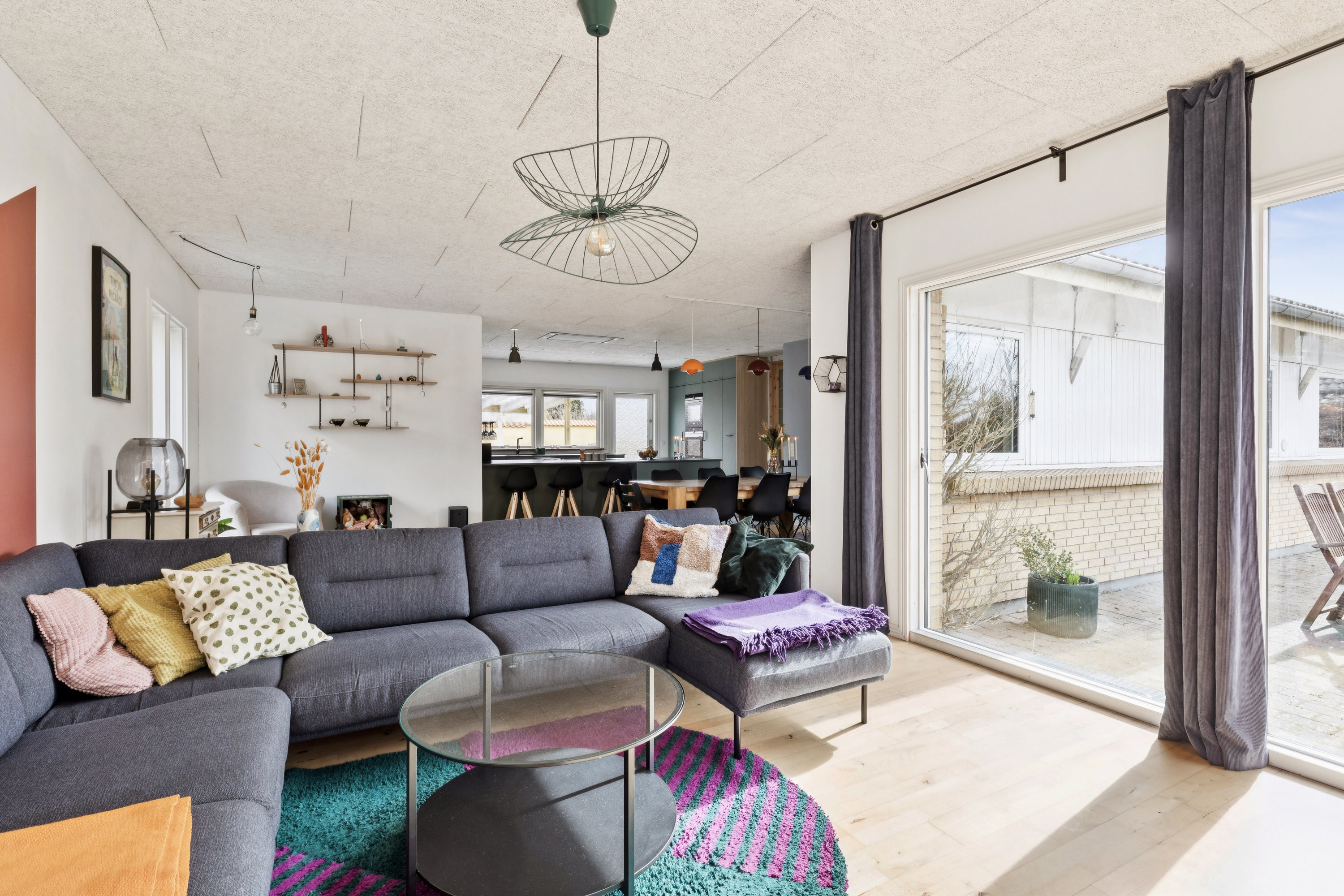 Fremhævet stue billede i fuldskærmstilstand. Billede af Bådsmandsvej 34B, 2660 Brøndby Strand