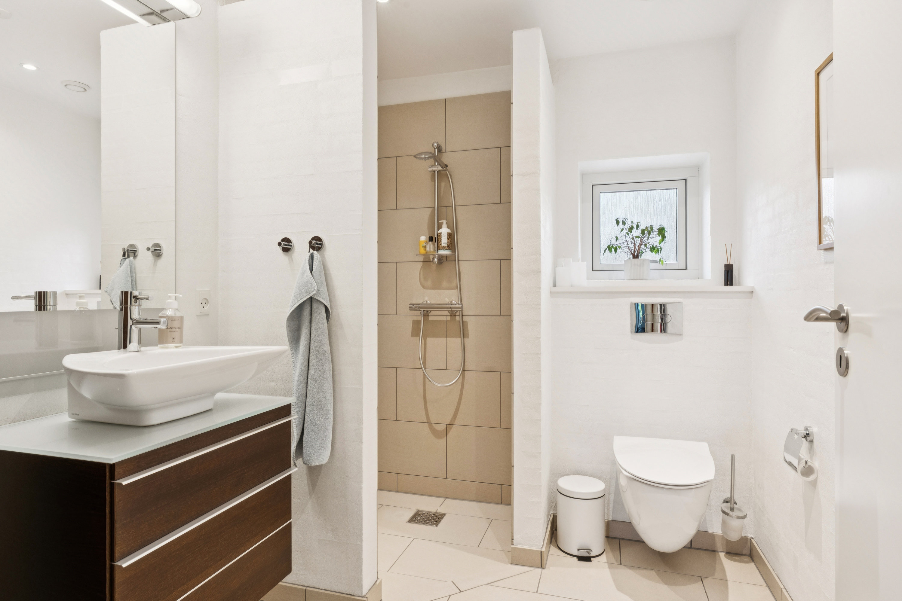 Fremhævet badeværelse billede i fuldskærmstilstand. Billede af Svend Engelunds Vej 22, 9000 Aalborg