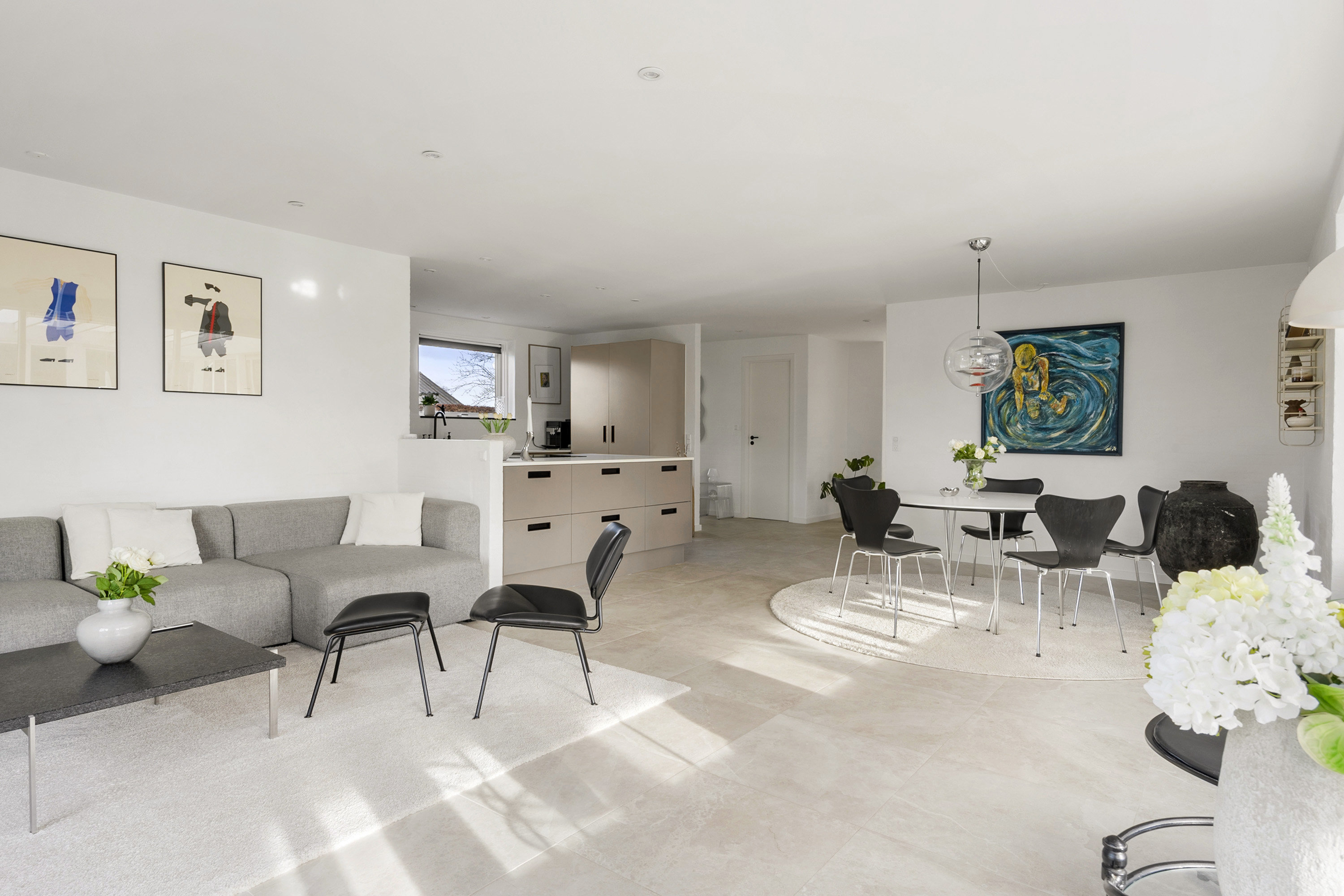 Fremhævet stue billede i fuldskærmstilstand. Billede af Cellovej 15, 8700 Horsens