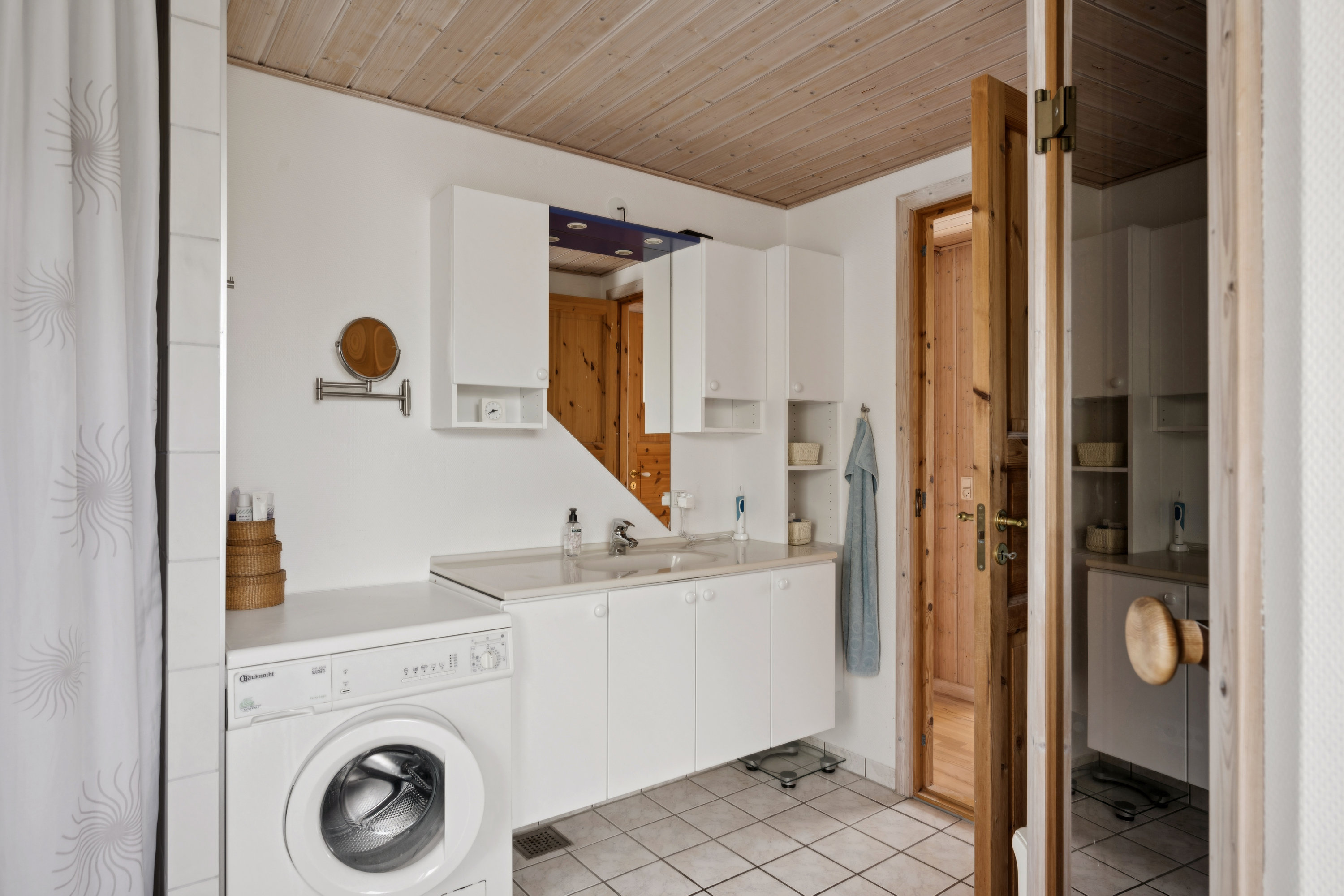 Fremhævet badeværelse billede i fuldskærmstilstand. Billede af Bjarkes Grund 3, Øer, 8400 Ebeltoft