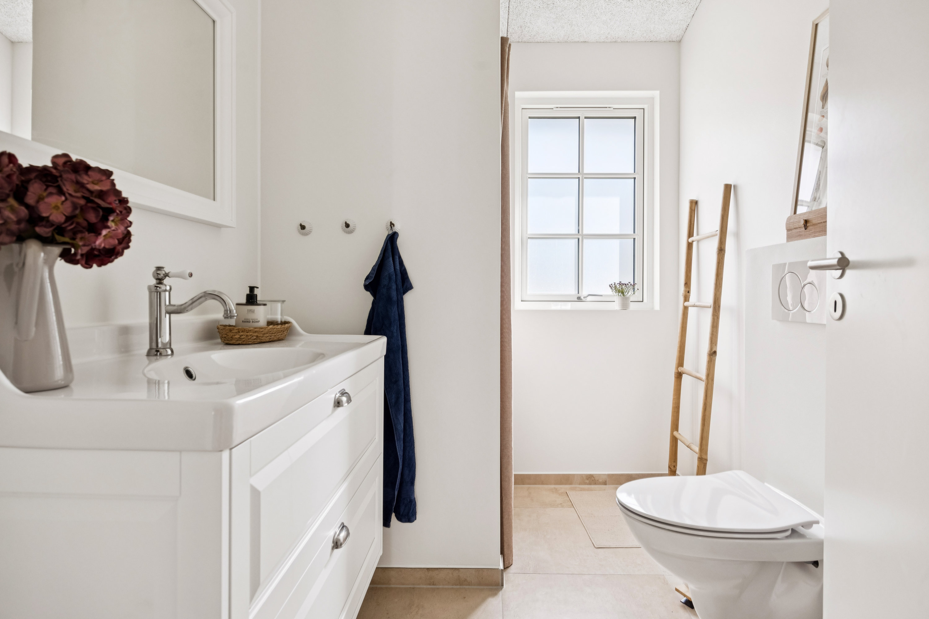 Fremhævet badeværelse billede i fuldskærmstilstand. Billede af Orionvej 8, 9370 Hals