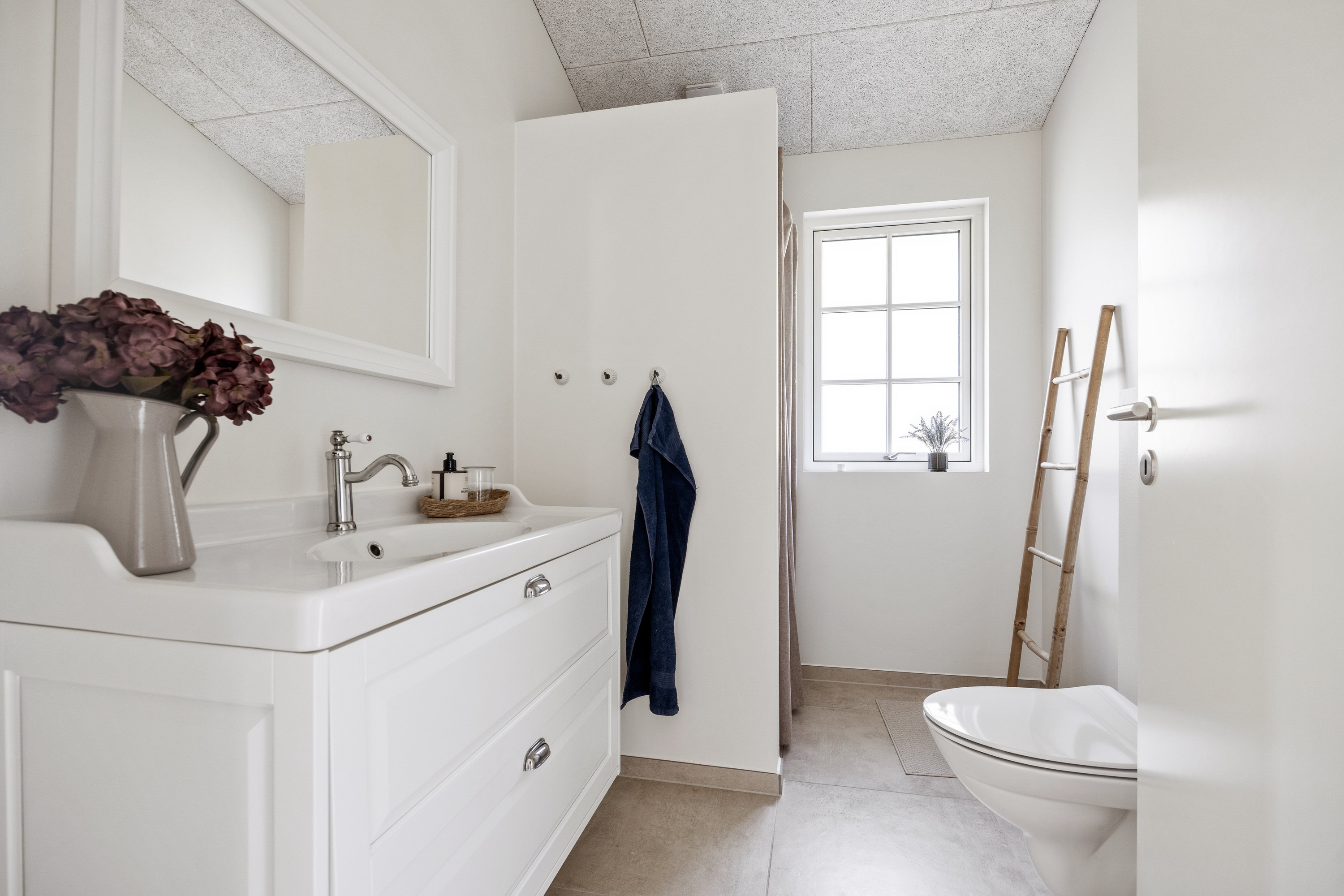 Fremhævet badeværelse billede i fuldskærmstilstand. Billede af Orionvej 8, 9370 Hals