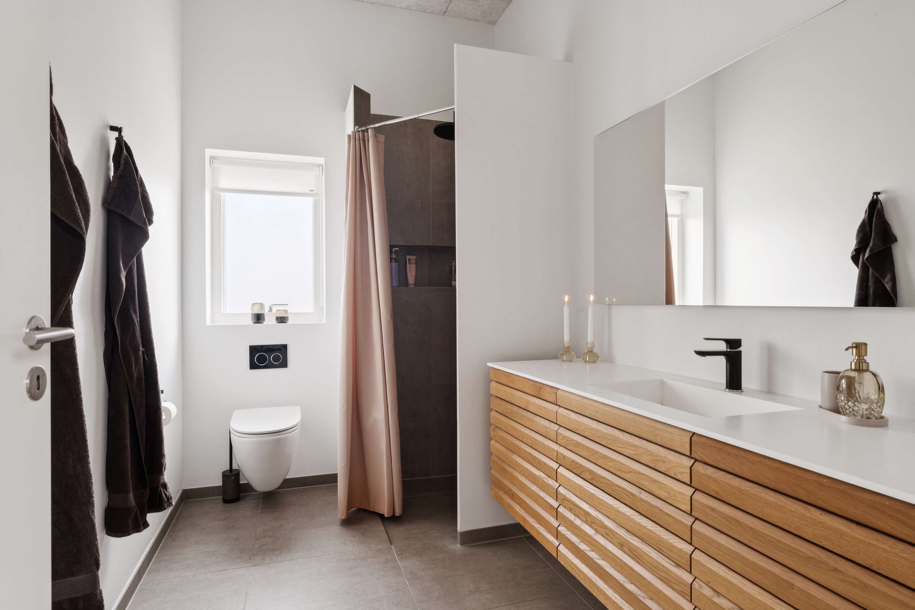 Fremhævet badeværelse billede i fuldskærmstilstand. Billede af Høje Støvring 216, 9530 Støvring