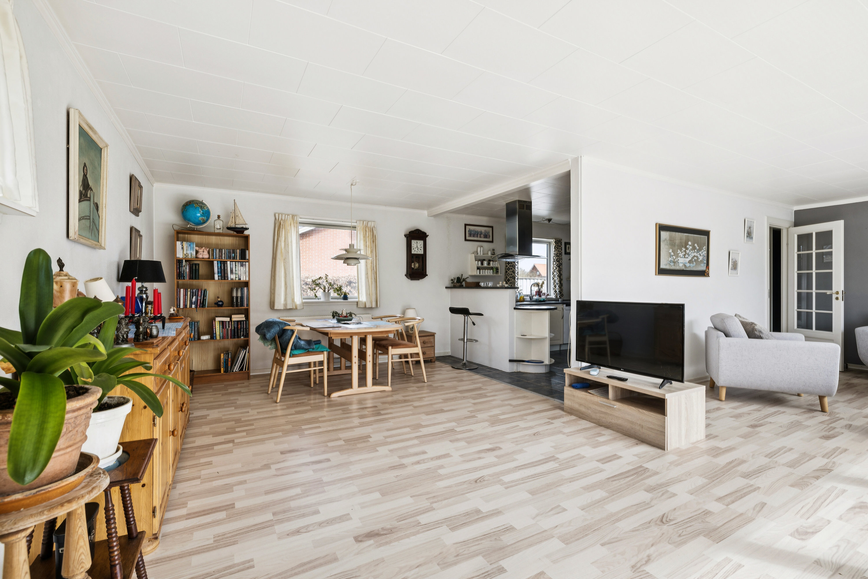 Fremhævet spisestue billede i fuldskærmstilstand. Billede af Lønkildevej 5, Lindelse, 5900 Rudkøbing