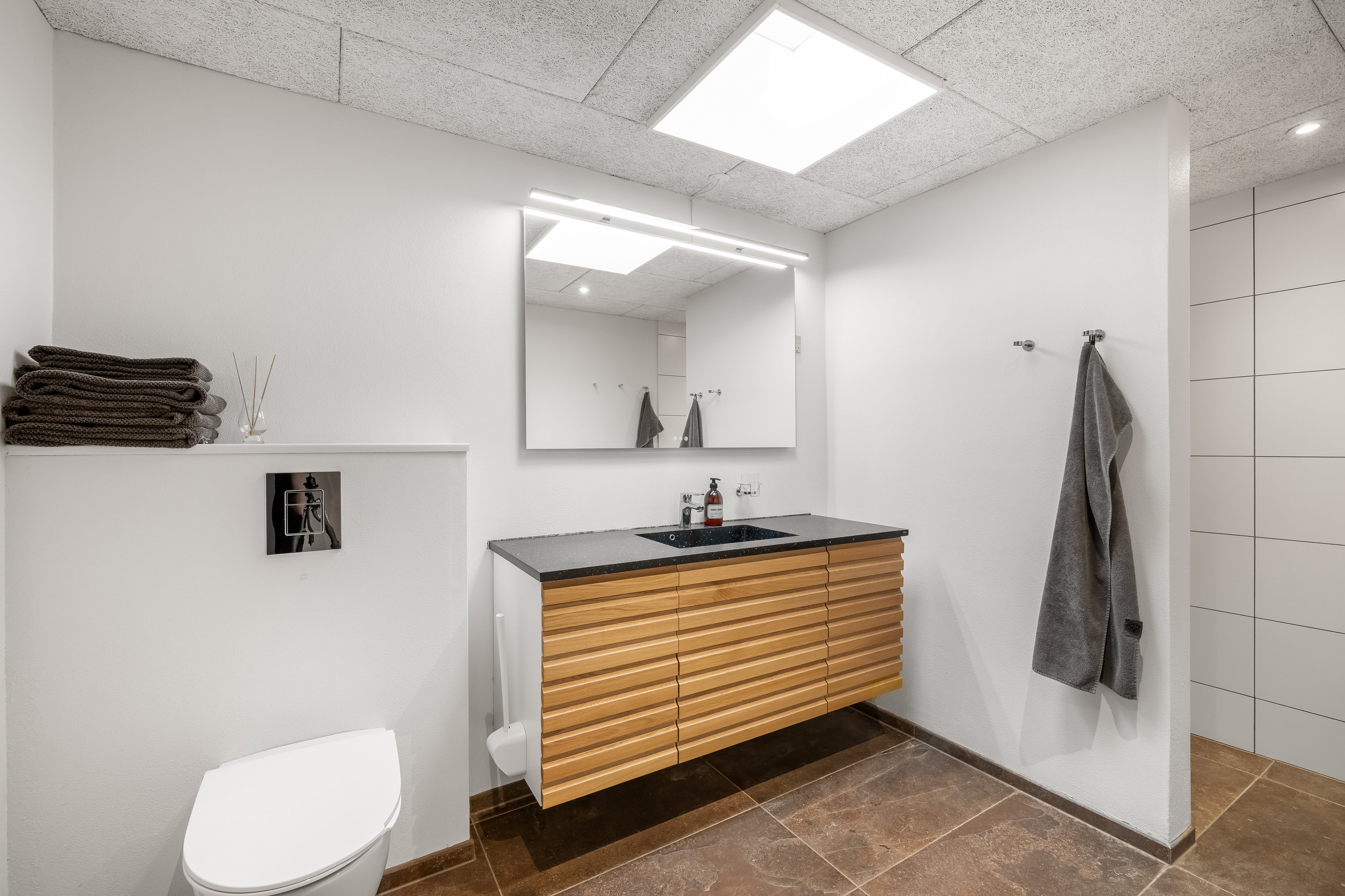 Fremhævet badeværelse billede i fuldskærmstilstand. Billede af Parkallé 10, 6880 Tarm