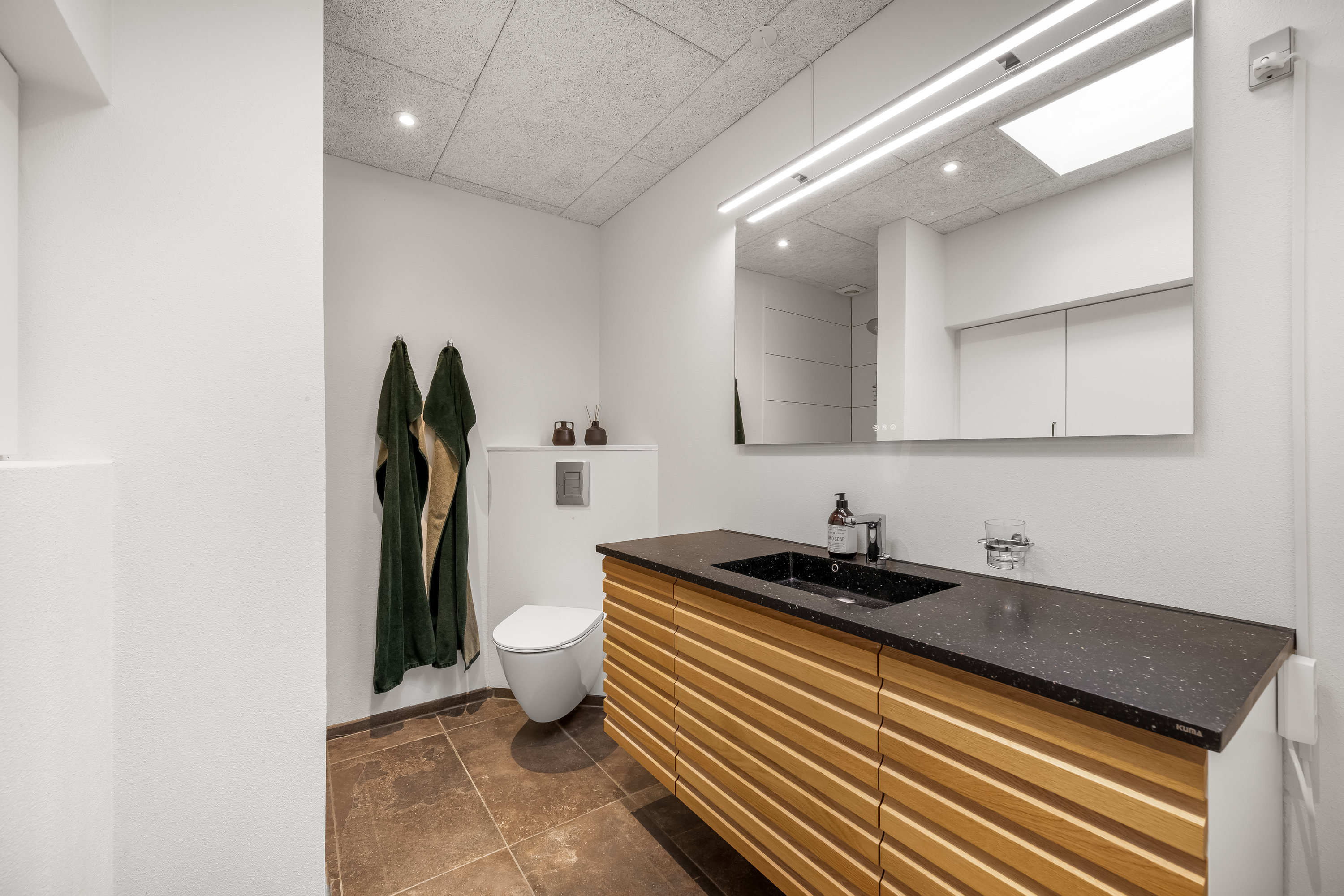 Fremhævet badeværelse billede i fuldskærmstilstand. Billede af Parkallé 10, 6880 Tarm