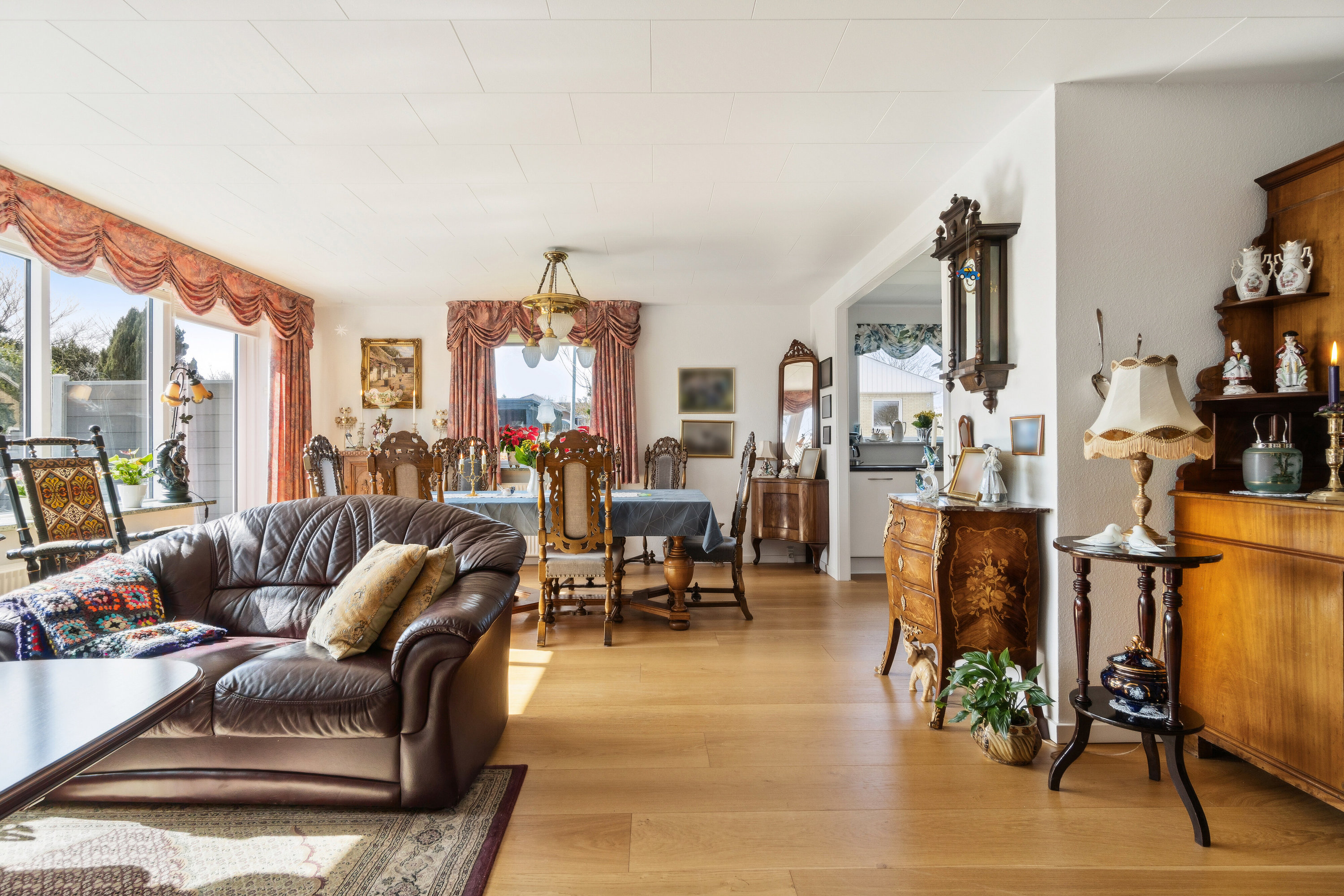 Fremhævet stue billede i fuldskærmstilstand. Billede af Gartnervænget 9, 7752 Snedsted