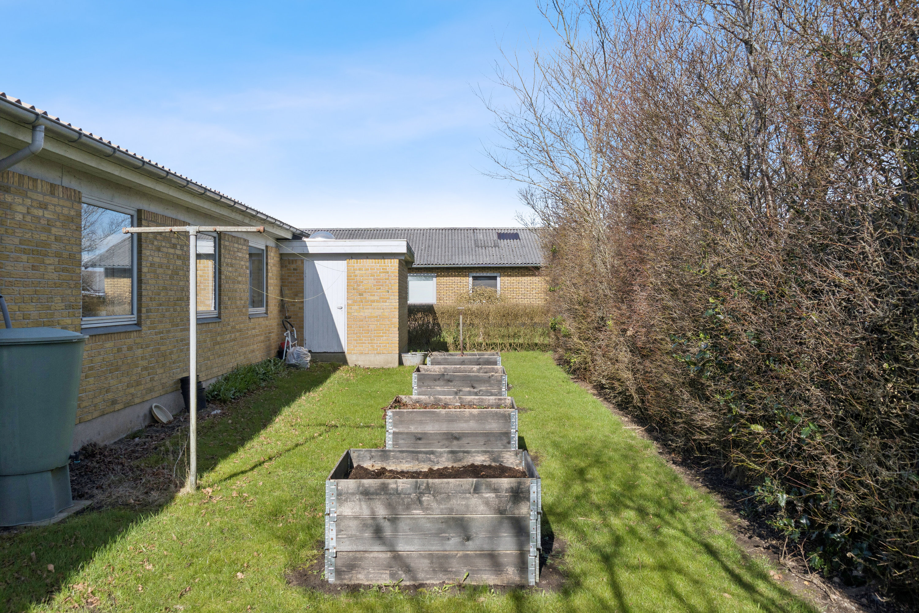 Fremhævet set fra haven billede i fuldskærmstilstand. Billede af Gartnervænget 9, 7752 Snedsted