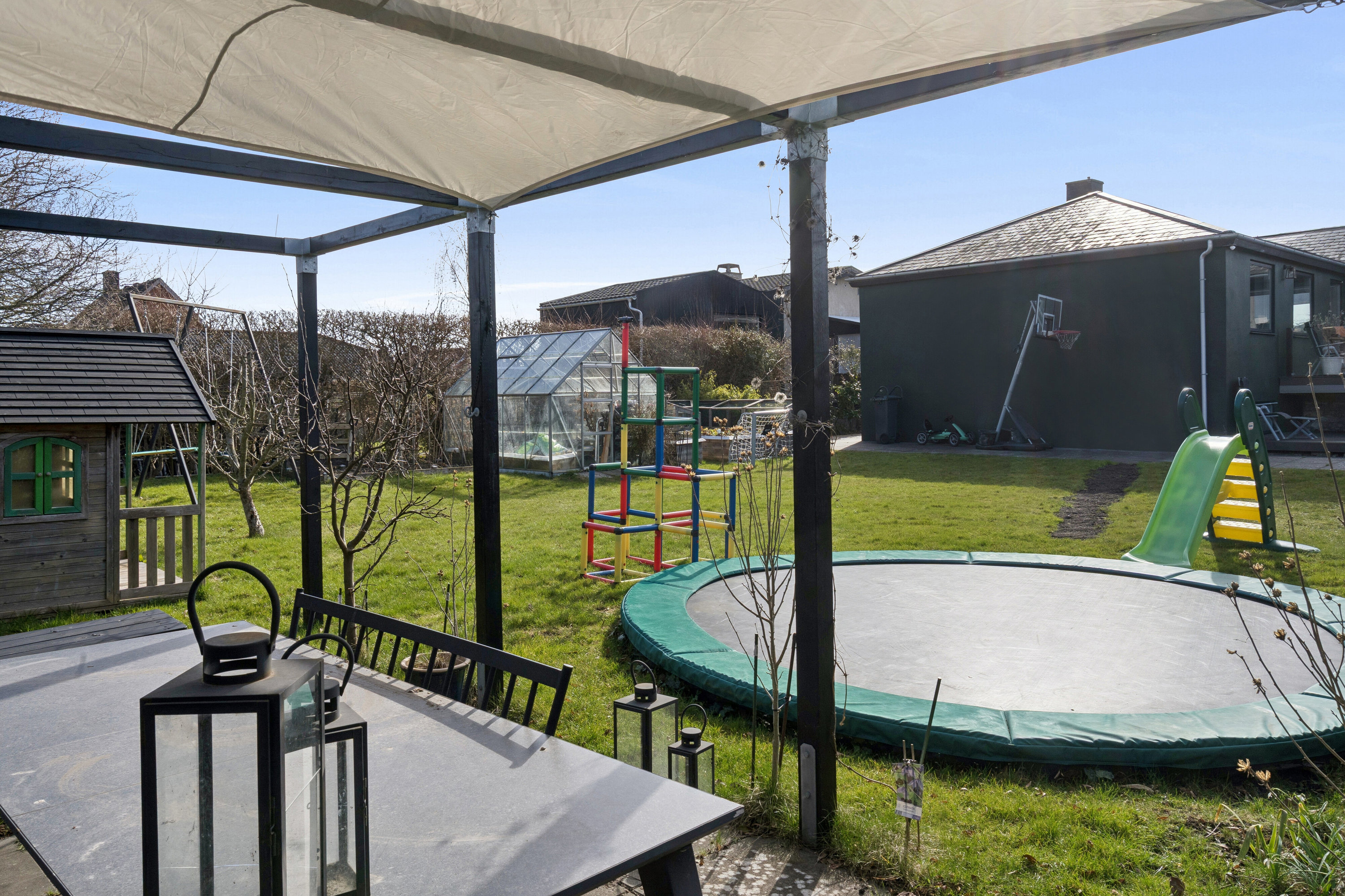 Fremhævet udendørs billede i fuldskærmstilstand. Billede af Glimvej 13, 2650 Hvidovre