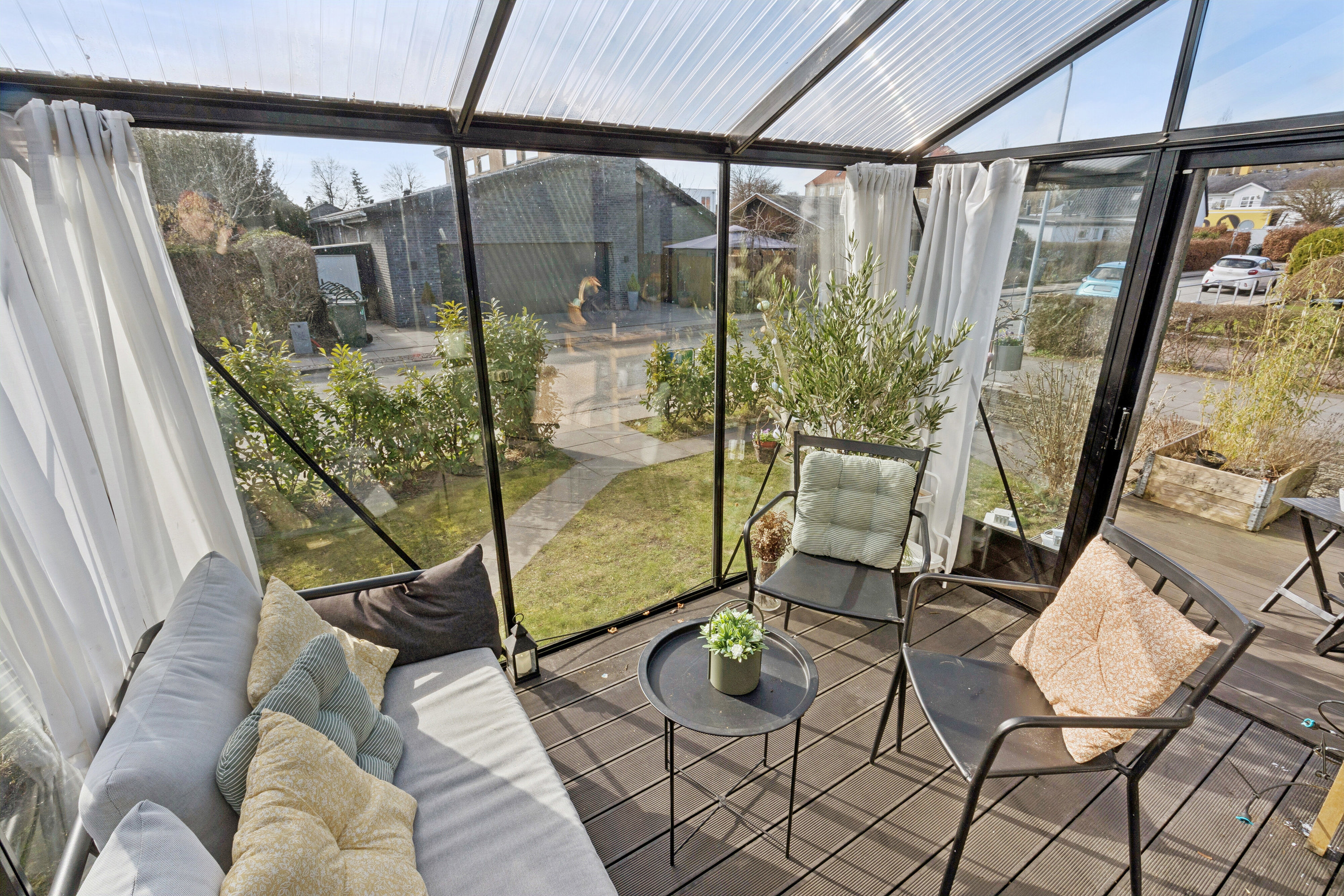 Fremhævet udestue billede i fuldskærmstilstand. Billede af Glimvej 13, 2650 Hvidovre