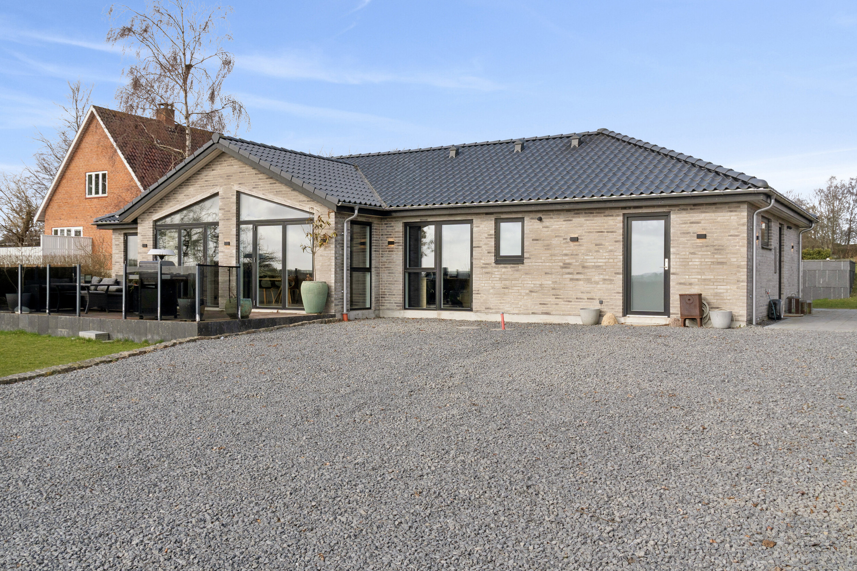 Fremhævet set fra vejen billede i fuldskærmstilstand. Billede af Hornsherredvej 155, Lyndby, 4070 Kirke Hyllinge