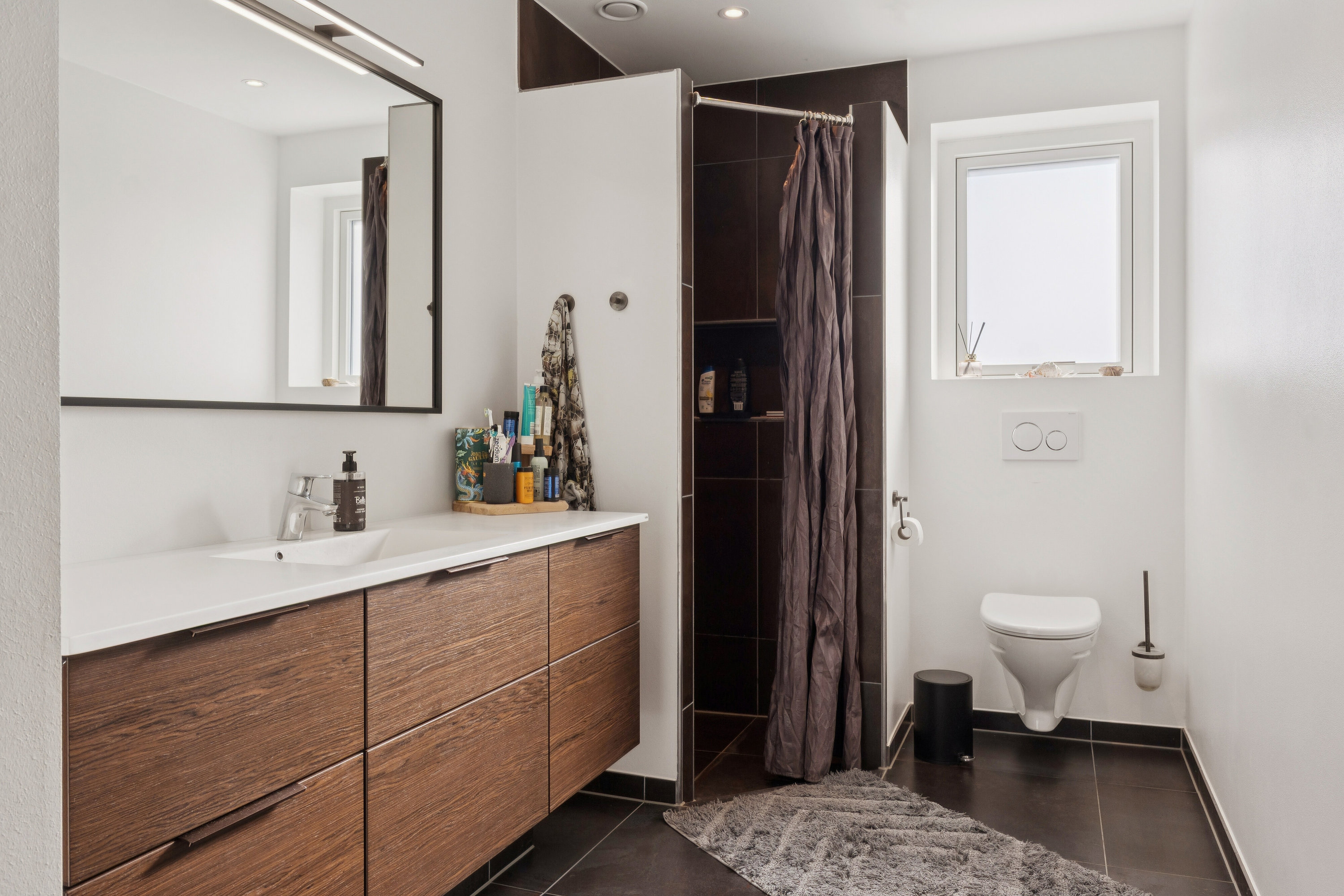 Fremhævet badeværelse billede i fuldskærmstilstand. Billede af Hornsherredvej 155, Lyndby, 4070 Kirke Hyllinge