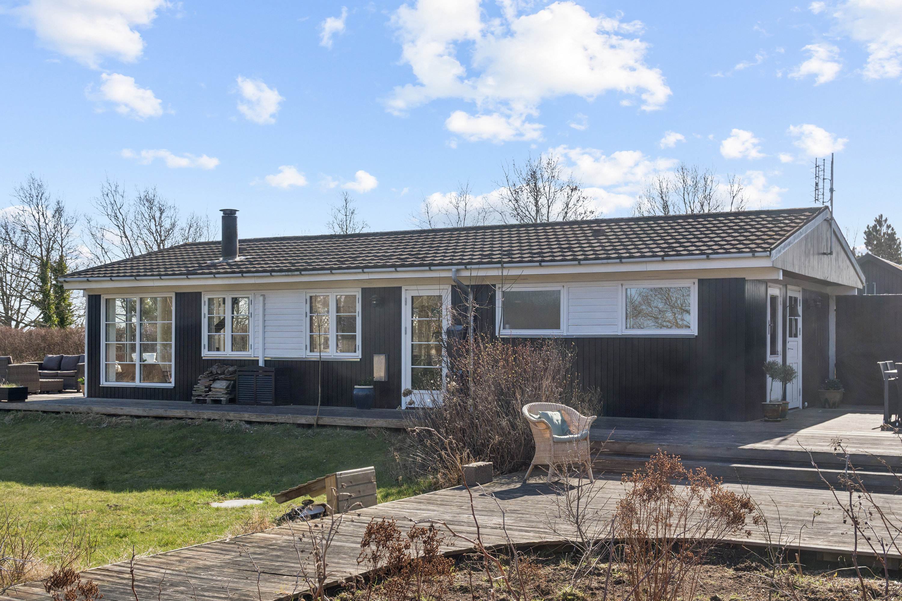 Fremhævet set fra haven billede i fuldskærmstilstand. Billede af Blikvej 4, 4400 Kalundborg