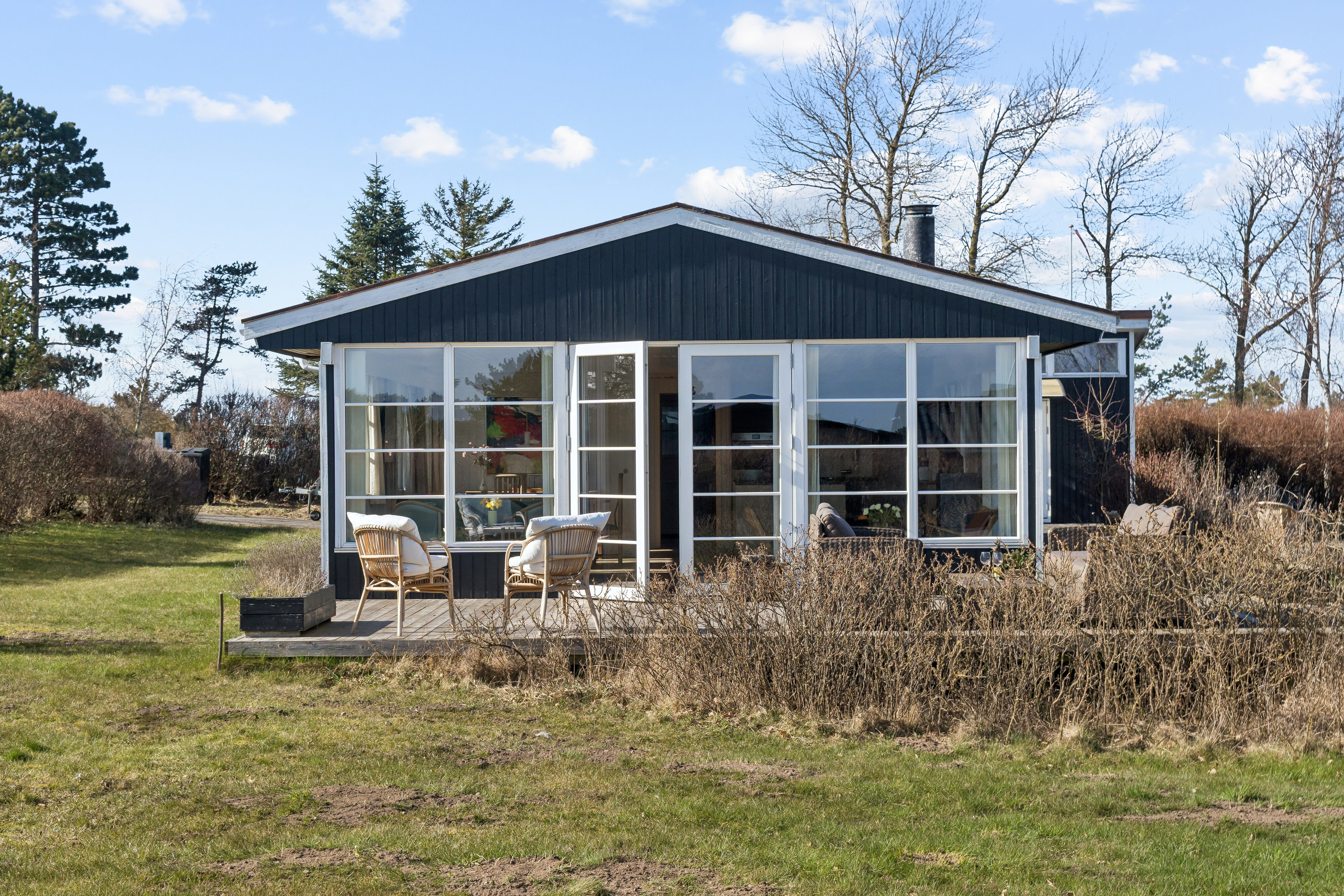 Fremhævet set fra haven billede i fuldskærmstilstand. Billede af Blikvej 4, 4400 Kalundborg