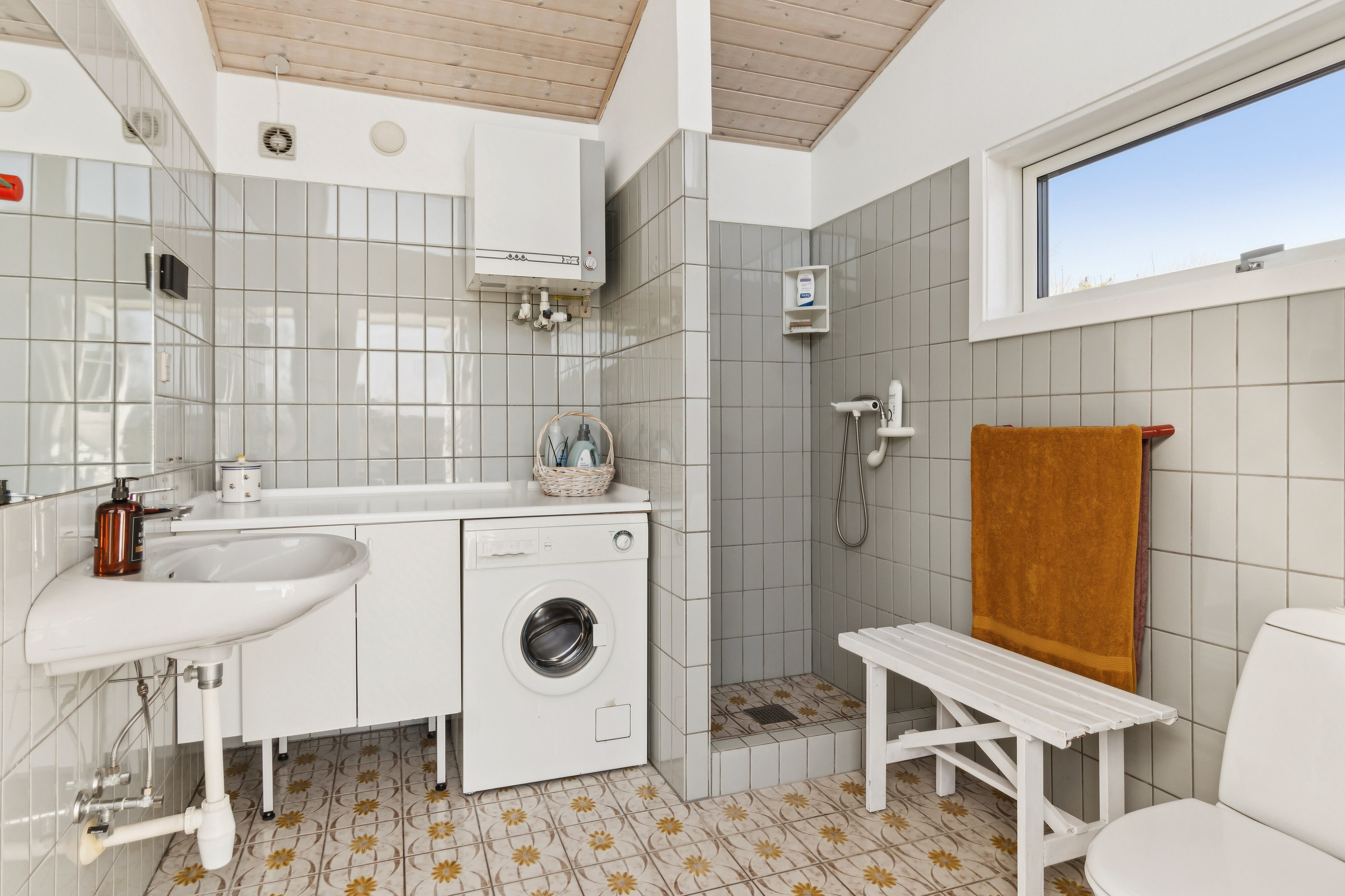 Fremhævet badeværelse billede i fuldskærmstilstand. Billede af Blikvej 4, 4400 Kalundborg