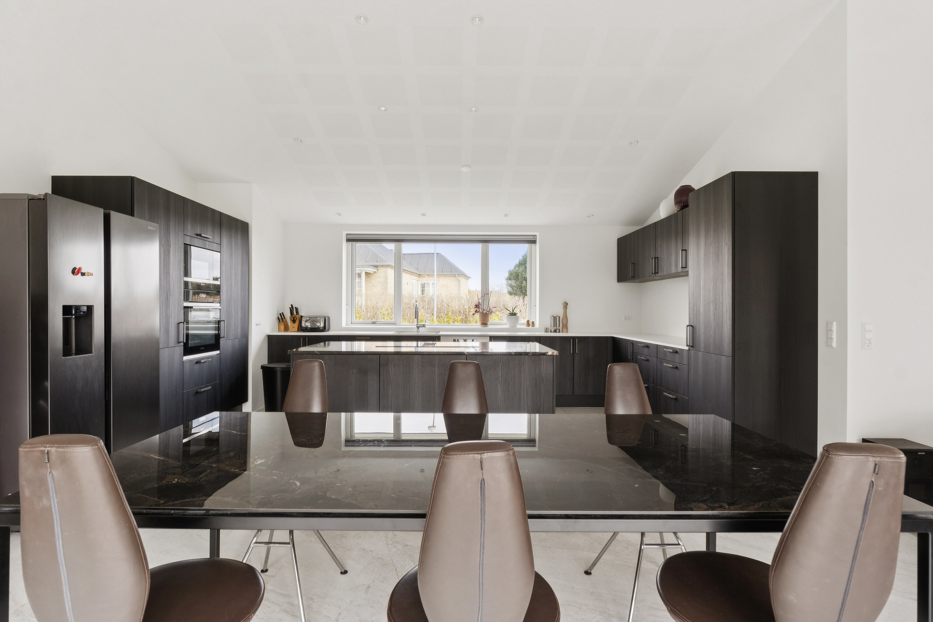 Fremhævet køkken billede i fuldskærmstilstand. Billede af H C Bojsensvej 1, 2650 Hvidovre