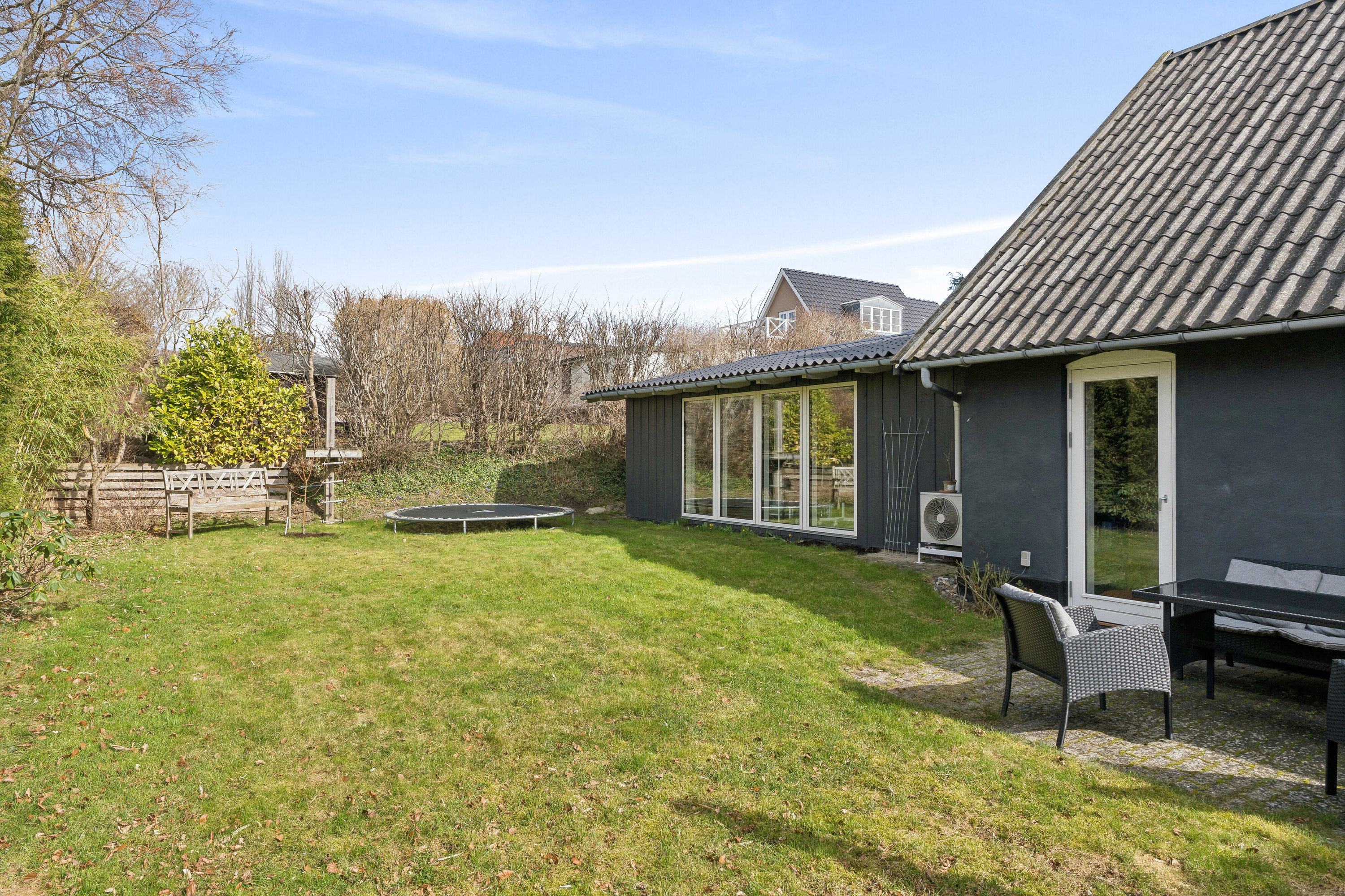 Fremhævet set fra haven billede i fuldskærmstilstand. Billede af Åvej 18A, Himmelev, 4000 Roskilde