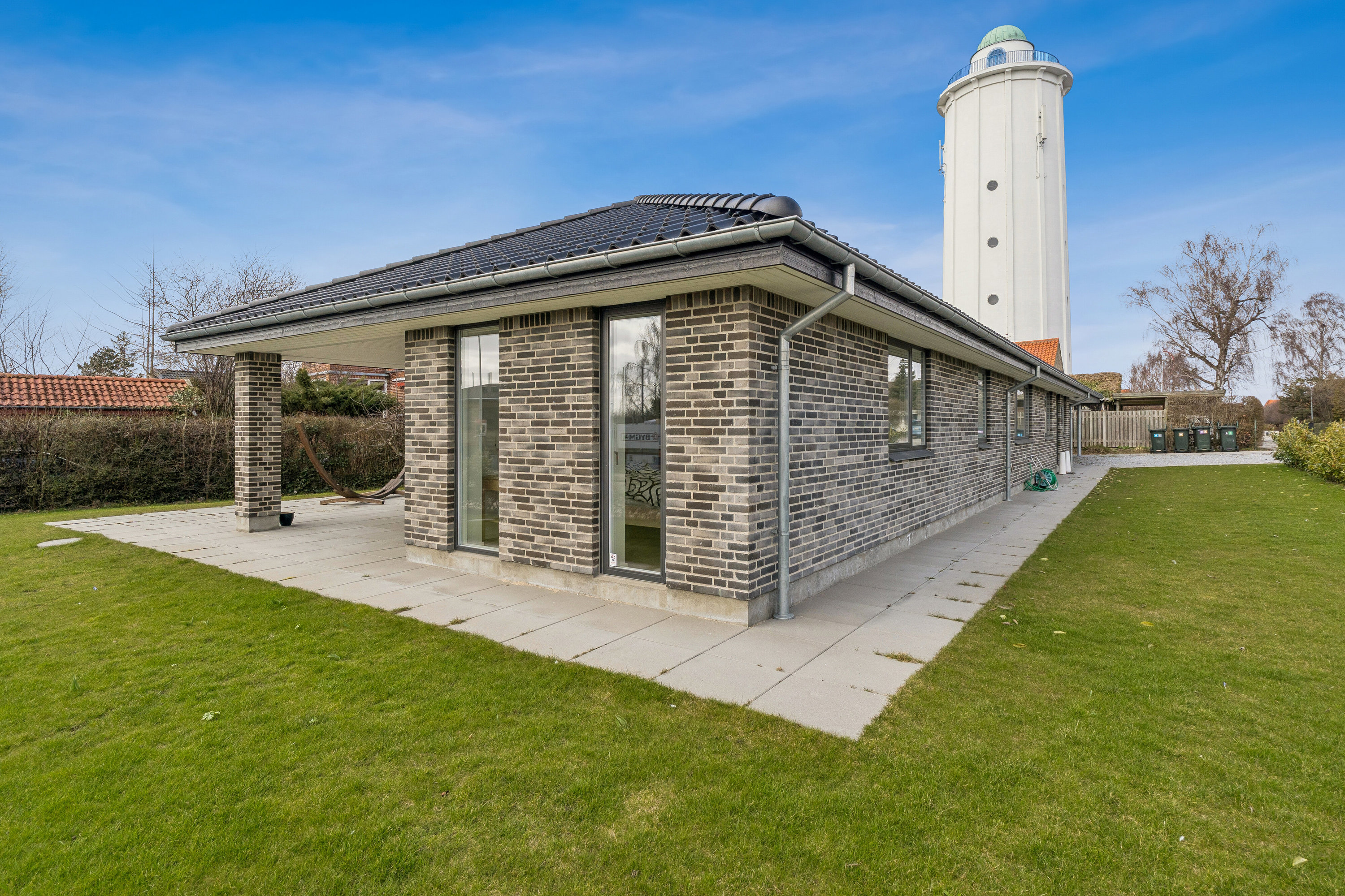 Fremhævet set fra haven billede i fuldskærmstilstand. Billede af H C Bojsensvej 1, 2650 Hvidovre