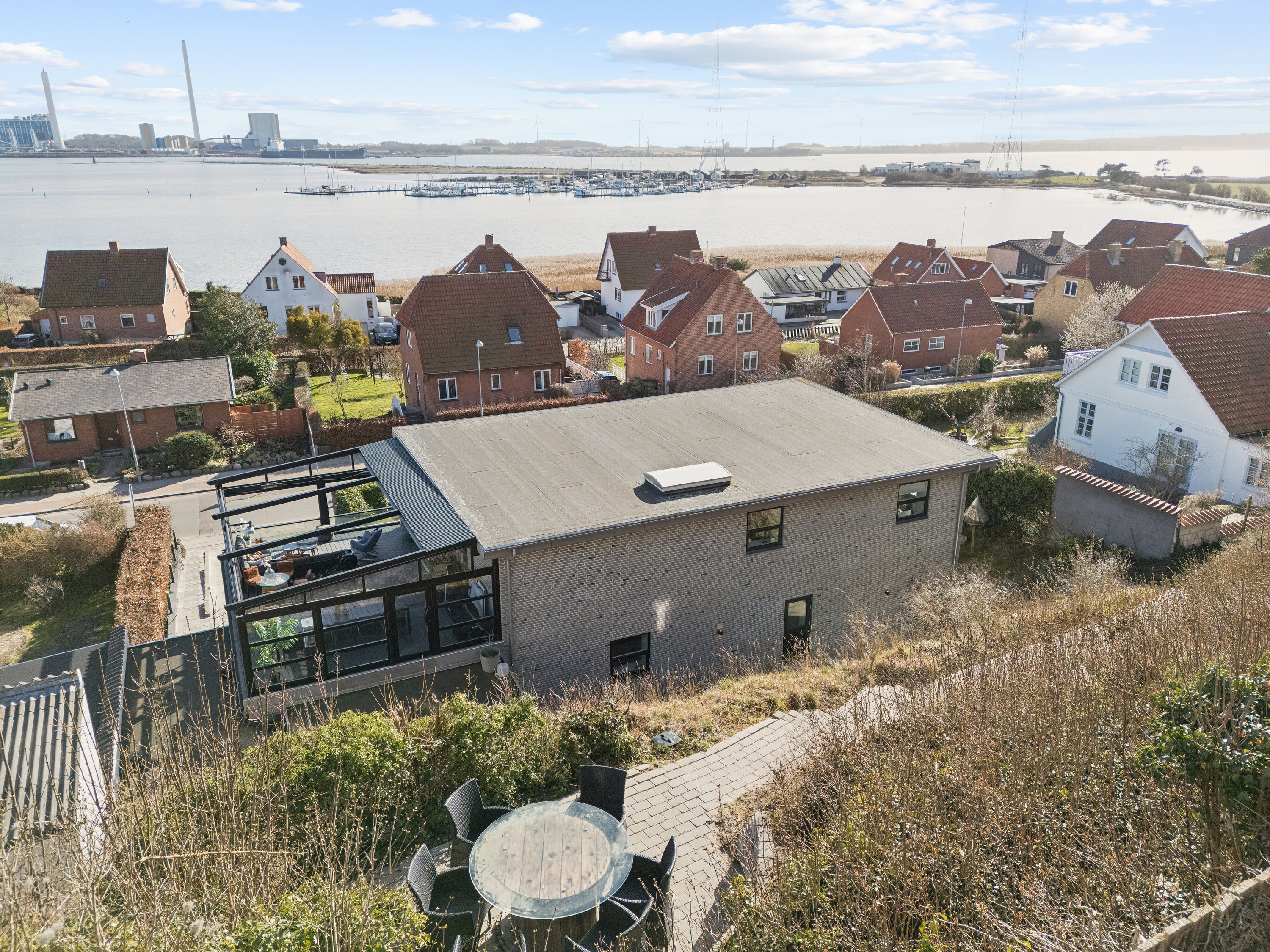 Fremhævet set fra haven billede i fuldskærmstilstand. Billede af Lundevej 28, 4400 Kalundborg