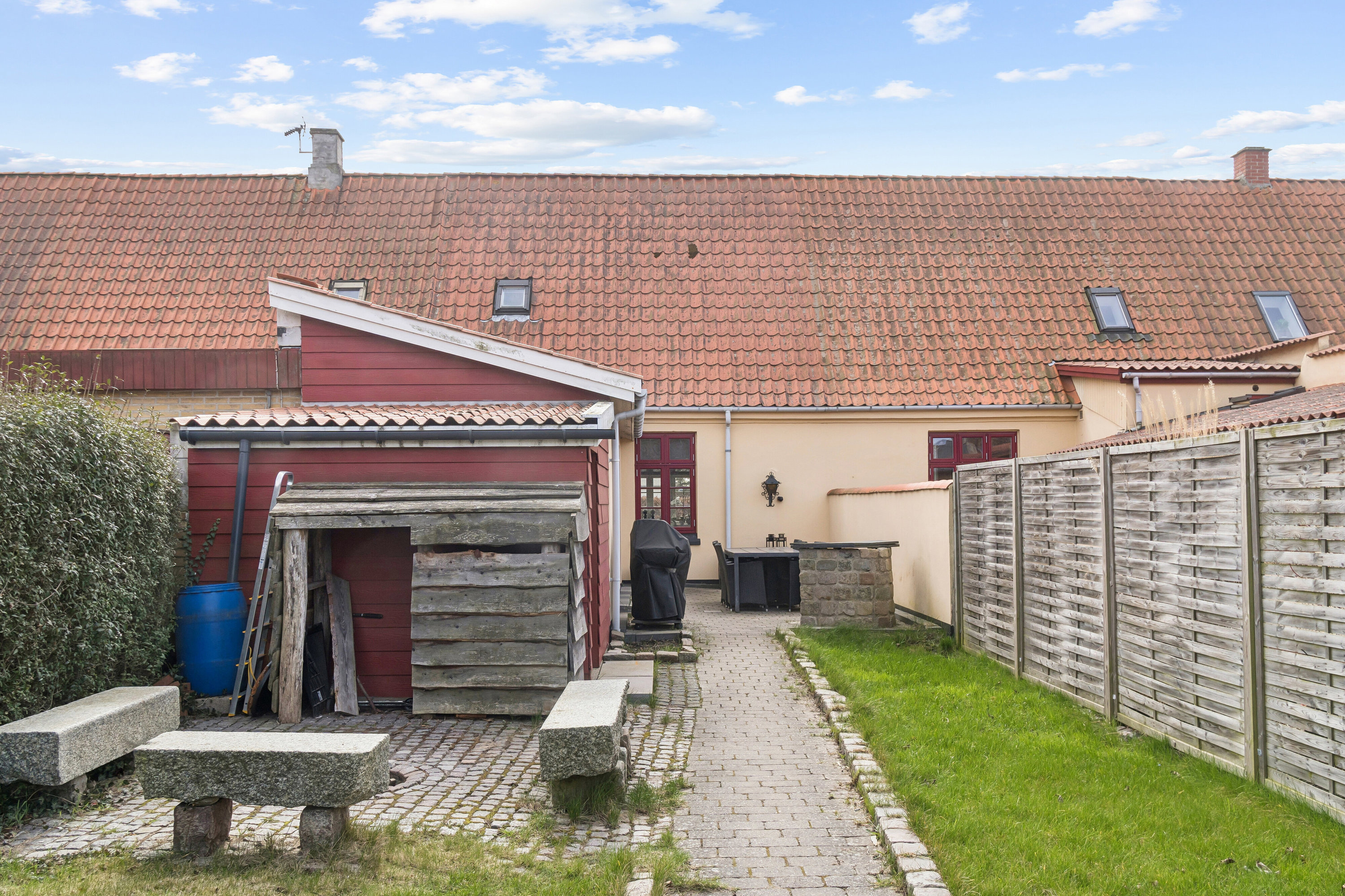 Fremhævet set fra haven billede i fuldskærmstilstand. Billede af N Valdemars Alle 9, 4400 Kalundborg