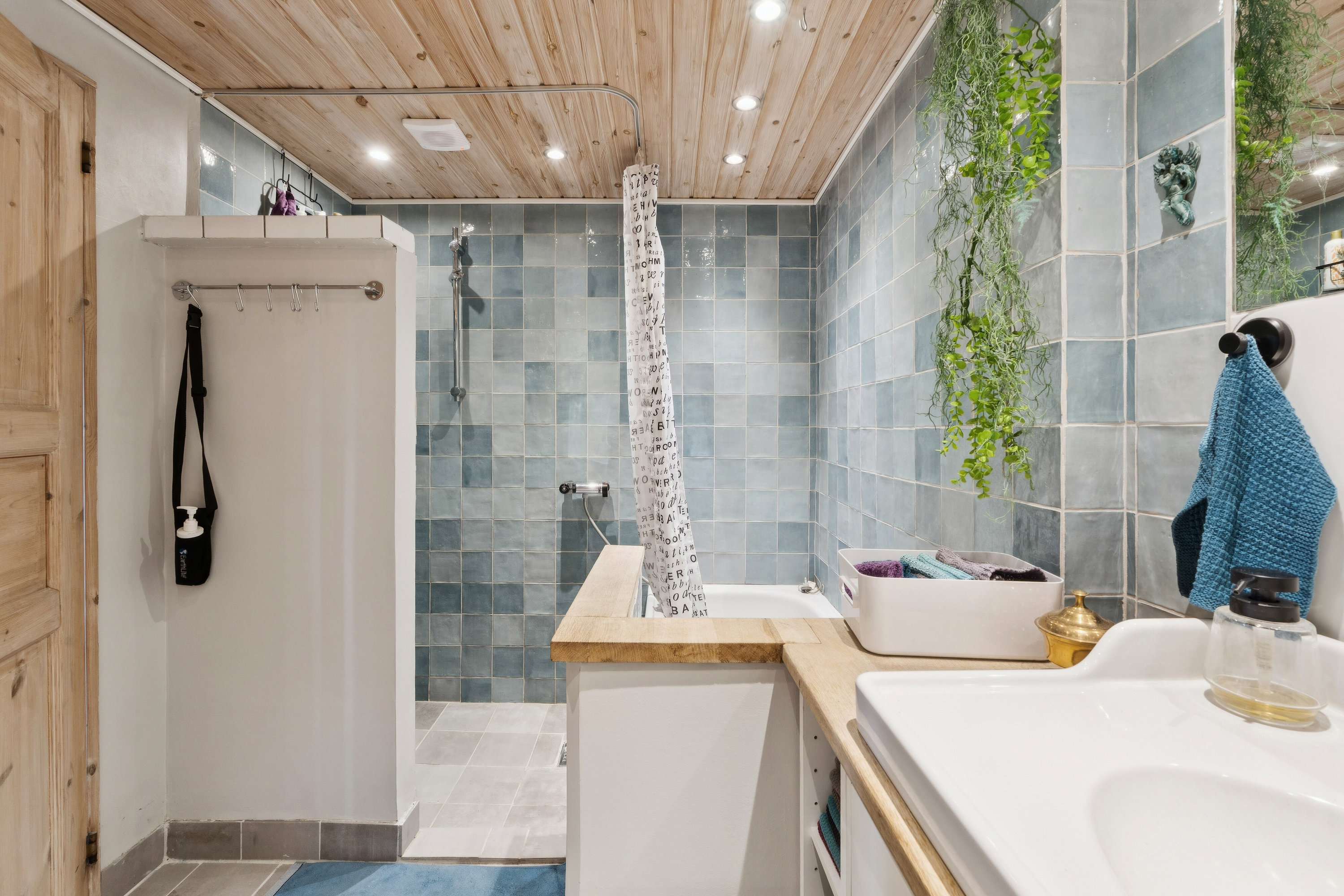 Fremhævet badeværelse billede i fuldskærmstilstand. Billede af Sundsgårdsvej 2, Herringe, 5750 Ringe