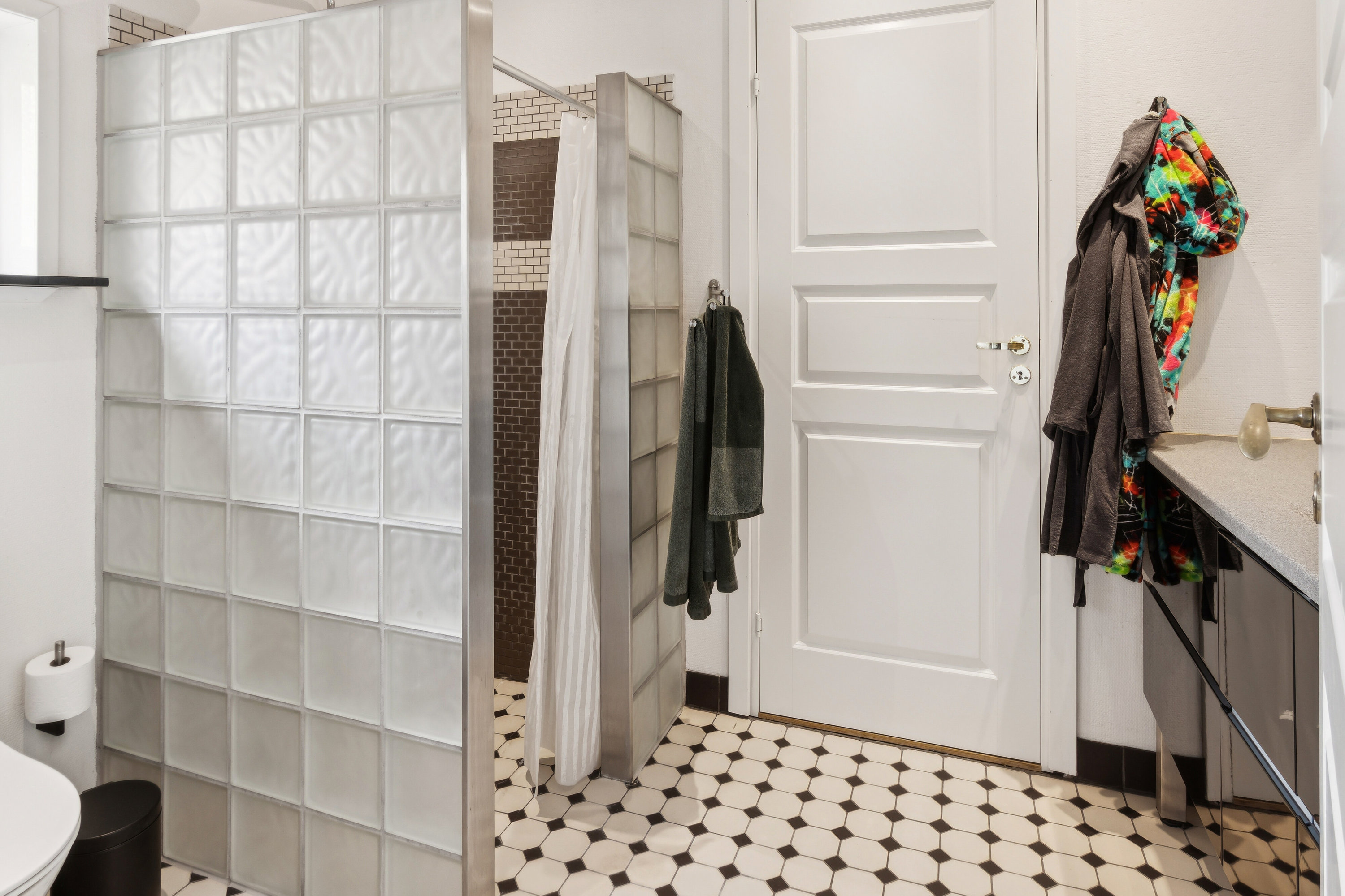 Fremhævet badeværelse billede i fuldskærmstilstand. Billede af N Valdemars Alle 9, 4400 Kalundborg