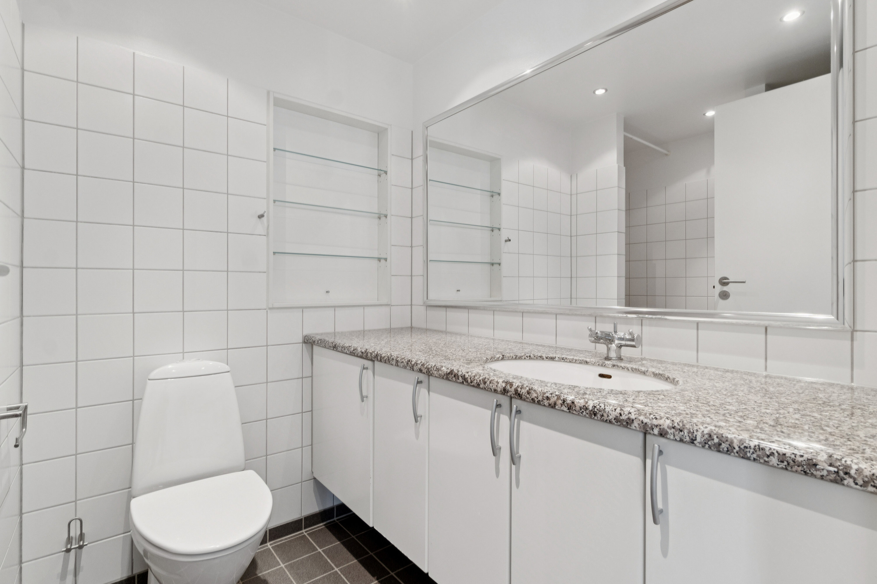 Fremhævet badeværelse billede i fuldskærmstilstand. Billede af Islands Brygge 24B, 2. mf., 2300 København S