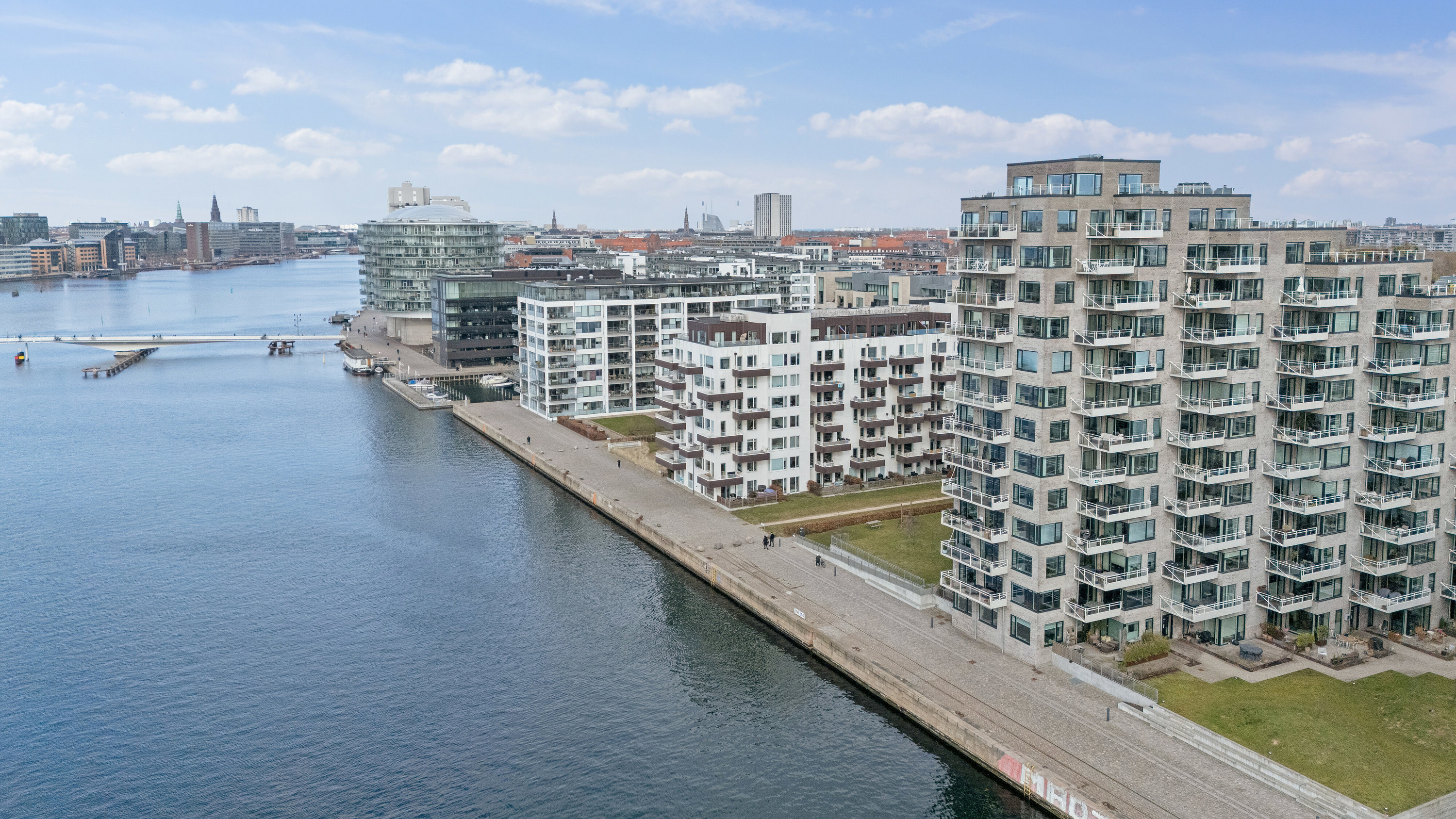 Fremhævet luftfoto billede i fuldskærmstilstand. Billede af Islands Brygge 38C, 10. tv., 2300 København S