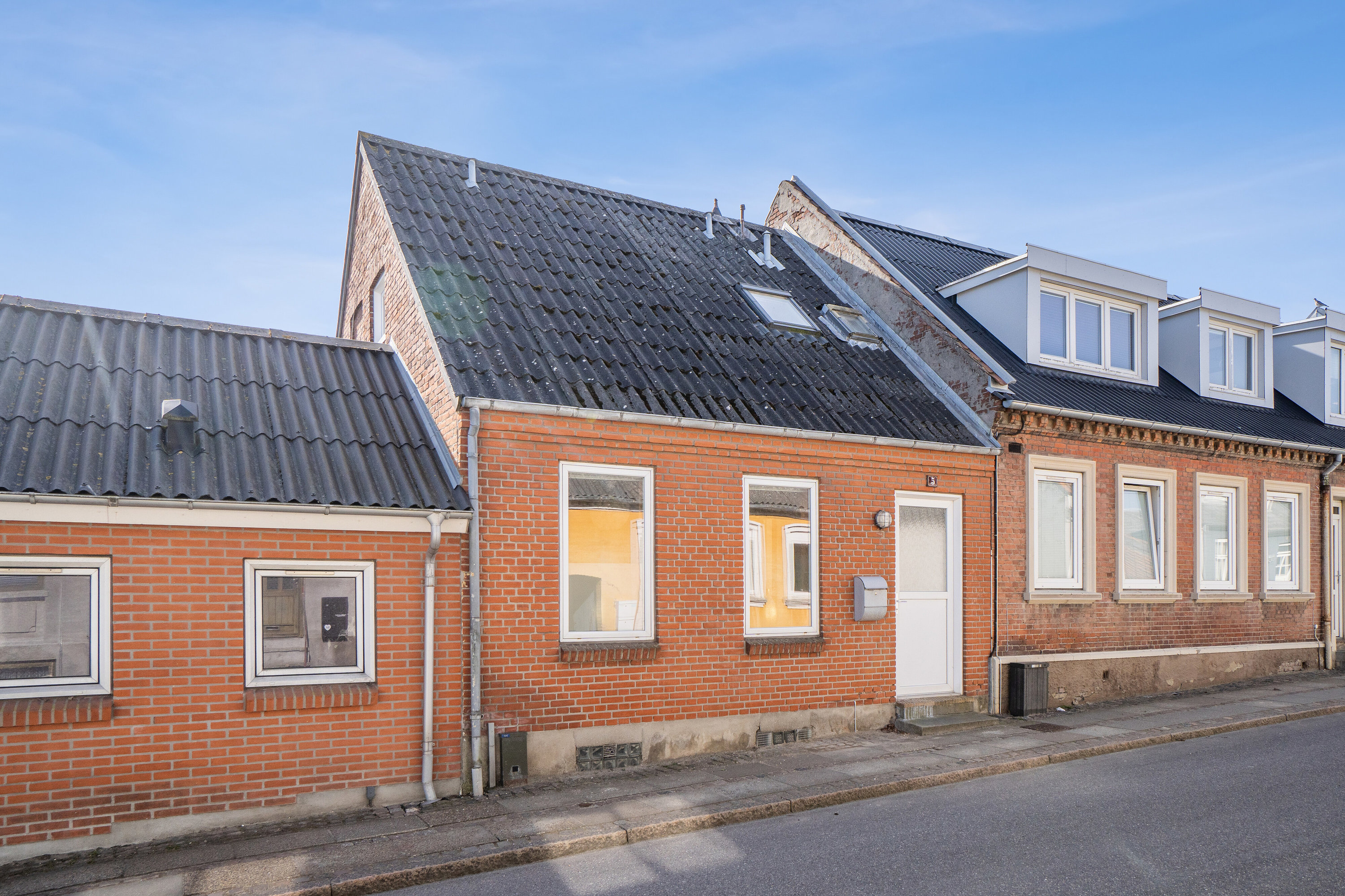 Fremhævet set fra vejen billede i fuldskærmstilstand. Billede af Møllevej 5, 7700 Thisted