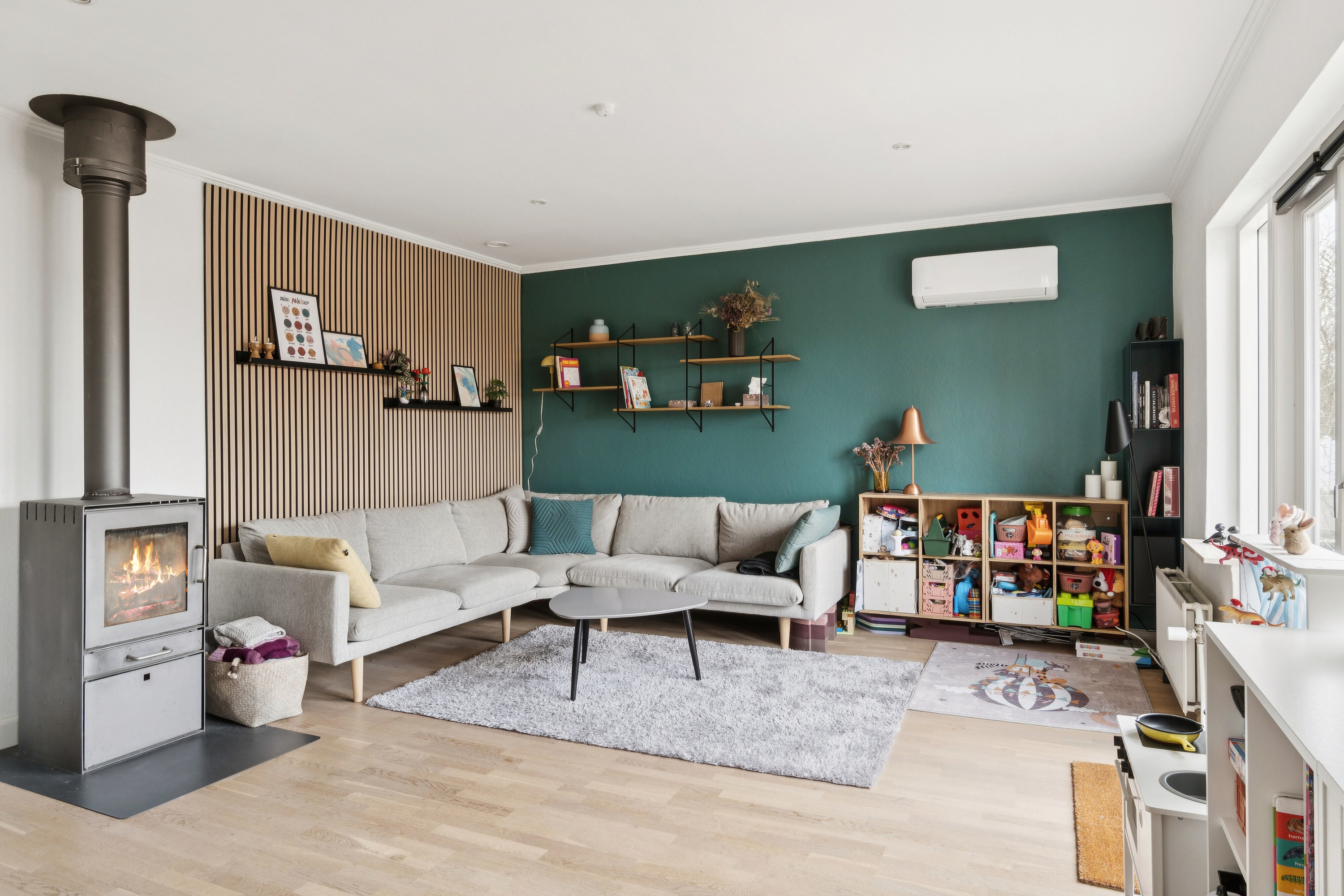 Fremhævet stue billede i fuldskærmstilstand. Billede af Havrevænget 5, 4700 Næstved