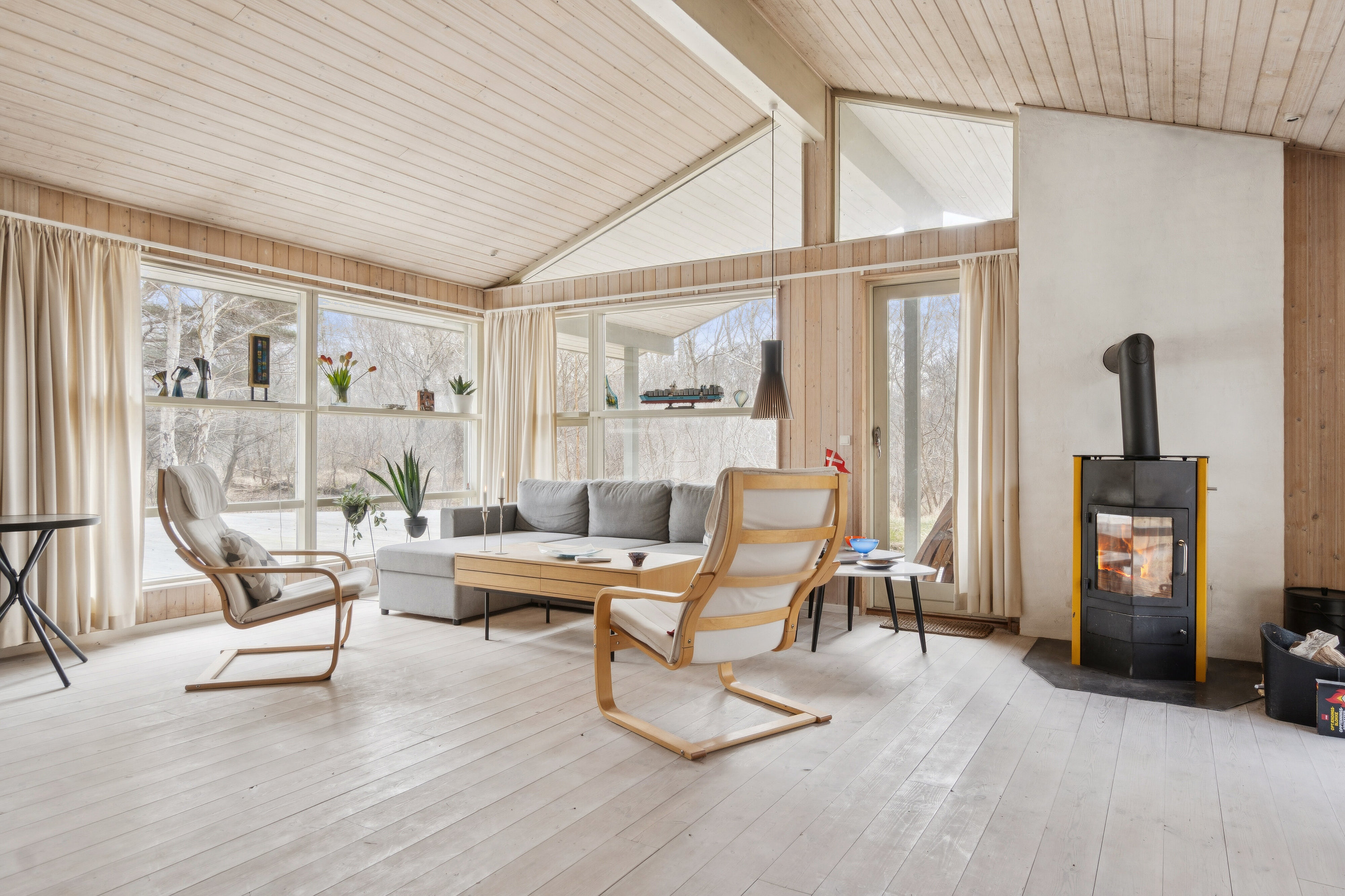 Fremhævet stue billede i fuldskærmstilstand. Billede af Vesterledsvej 13, Asserbo, 3300 Frederiksværk