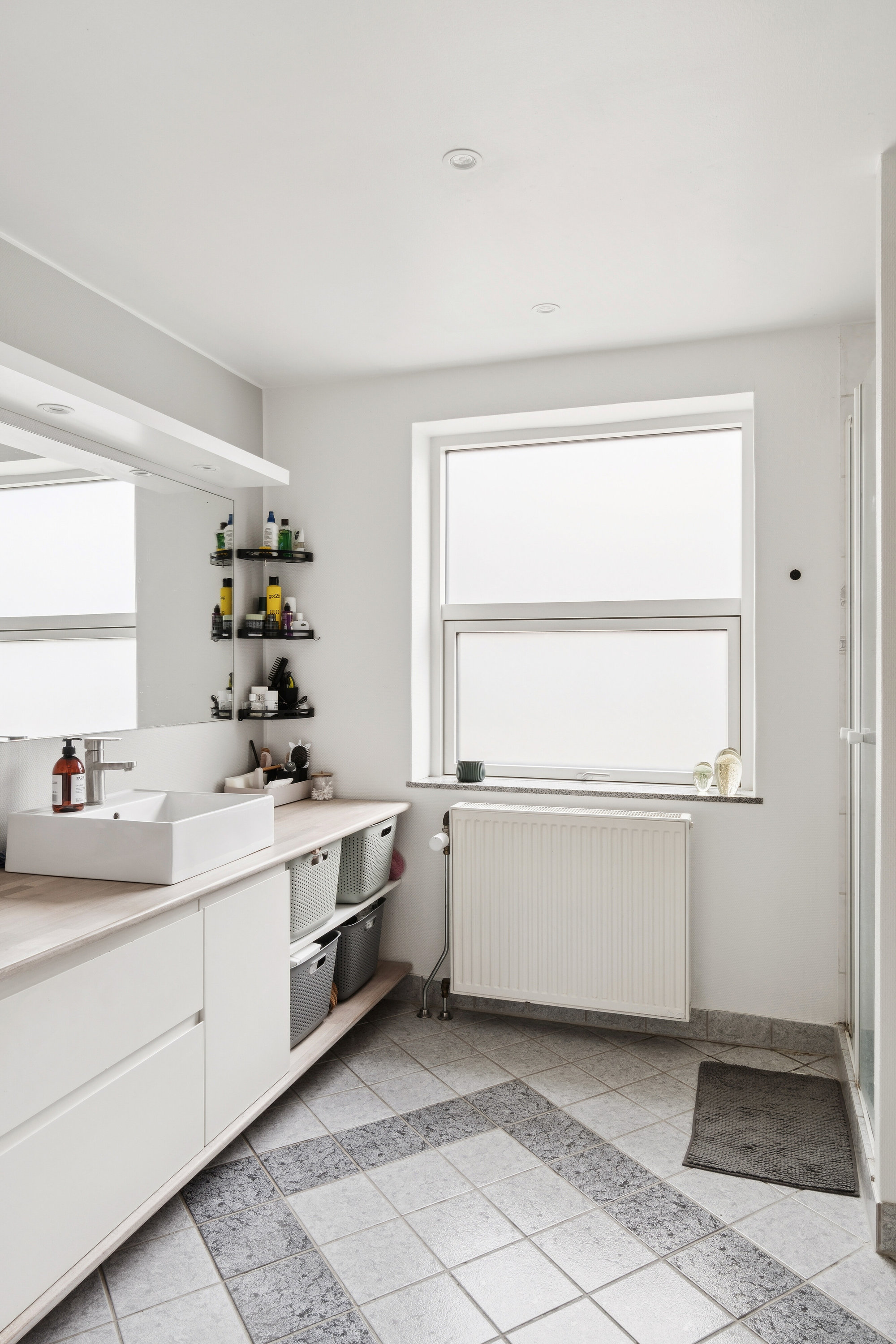 Fremhævet badeværelse billede i fuldskærmstilstand. Billede af Havrevænget 5, 4700 Næstved