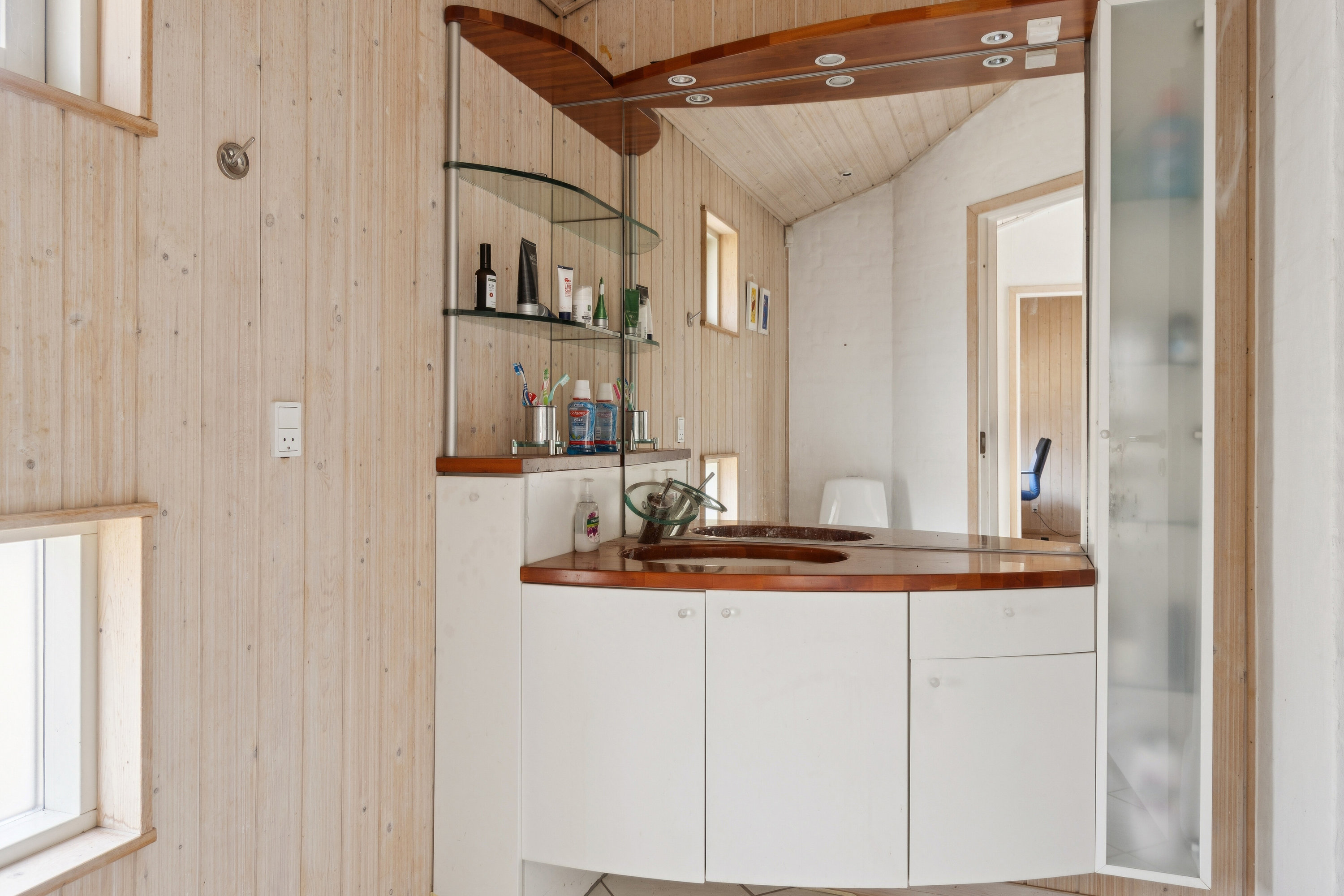 Fremhævet badeværelse billede i fuldskærmstilstand. Billede af Vesterledsvej 13, Asserbo, 3300 Frederiksværk