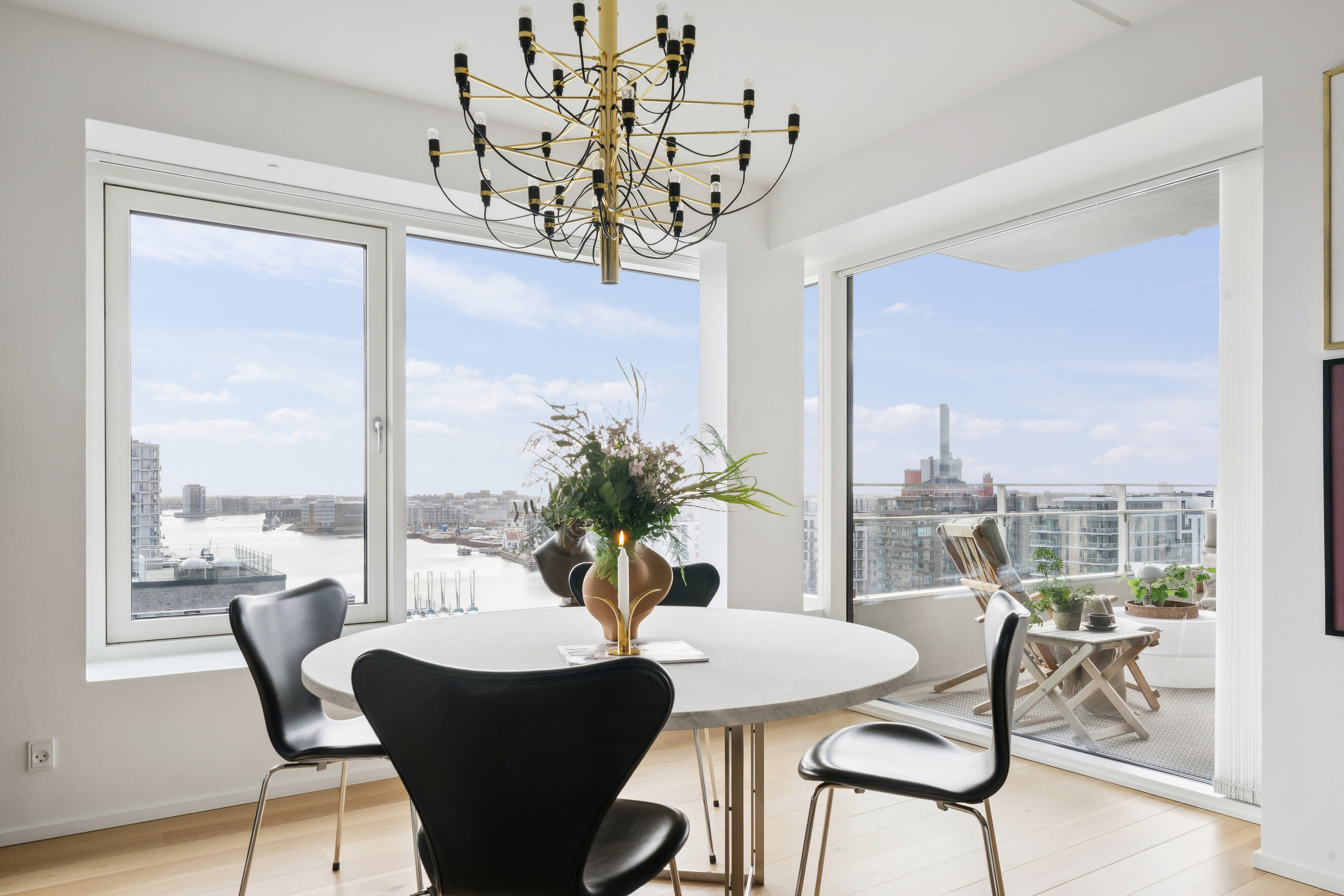 Fremhævet spisestue billede i fuldskærmstilstand. Billede af Islands Brygge 38C, 10. tv., 2300 København S