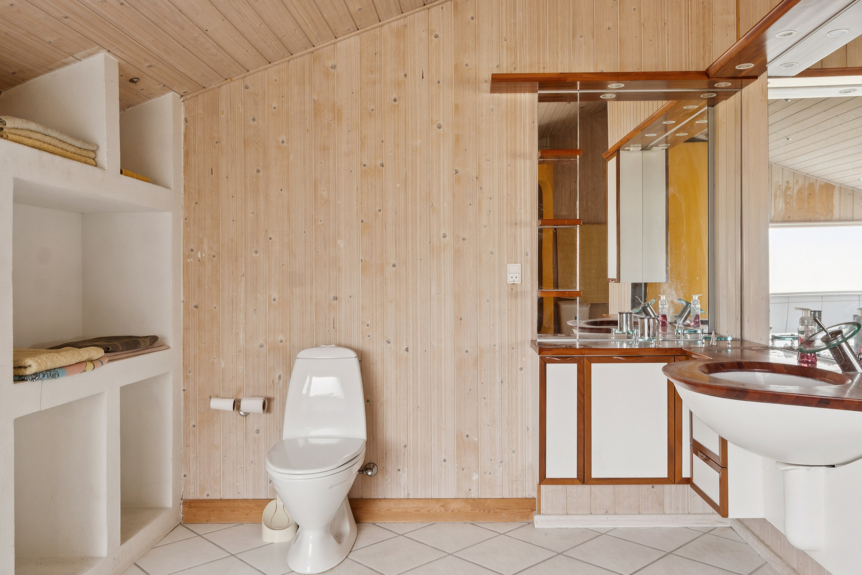 Fremhævet badeværelse billede i fuldskærmstilstand. Billede af Vesterledsvej 13, Asserbo, 3300 Frederiksværk