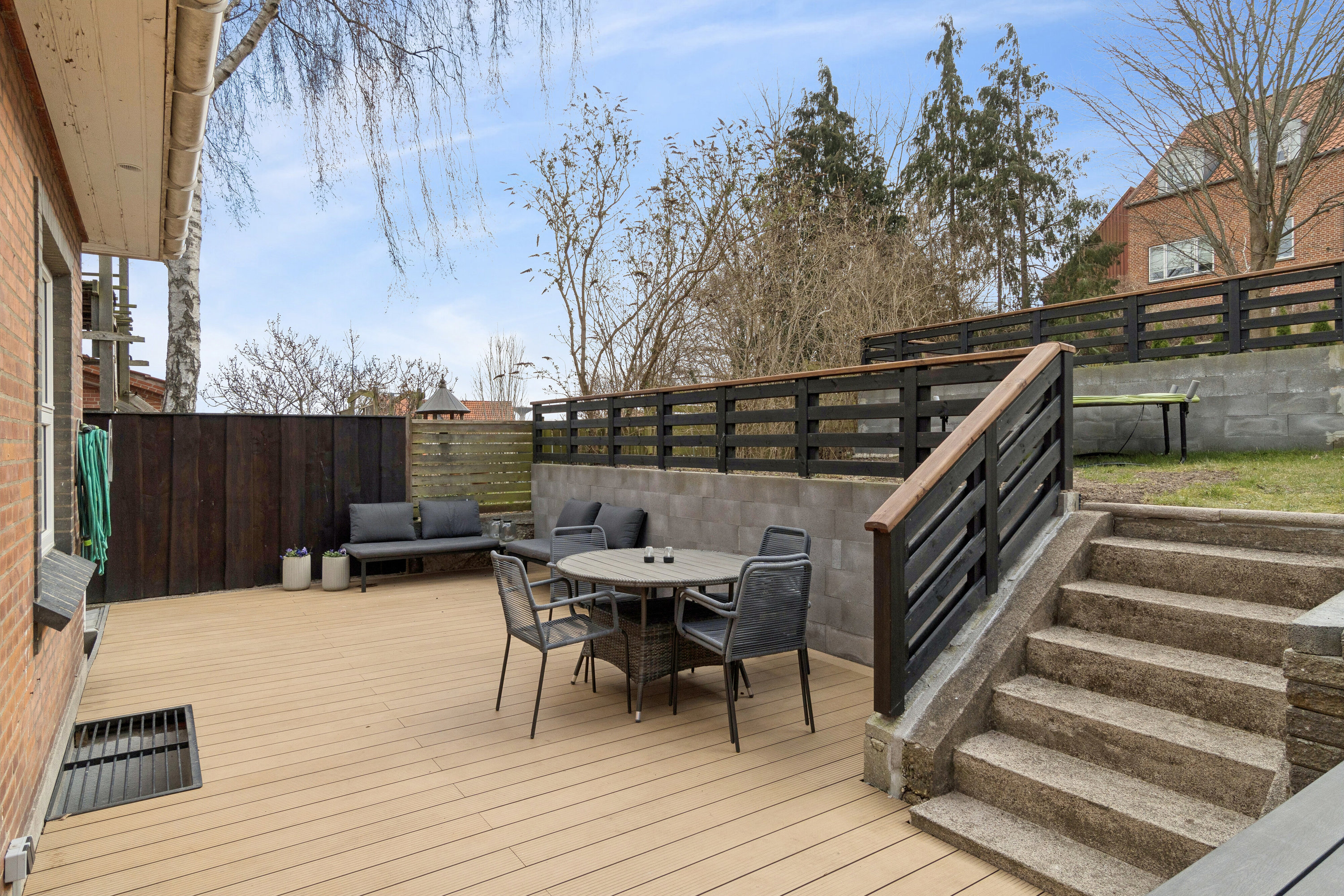 Fremhævet terrasse billede i fuldskærmstilstand. Billede af Havrevænget 5, 4700 Næstved