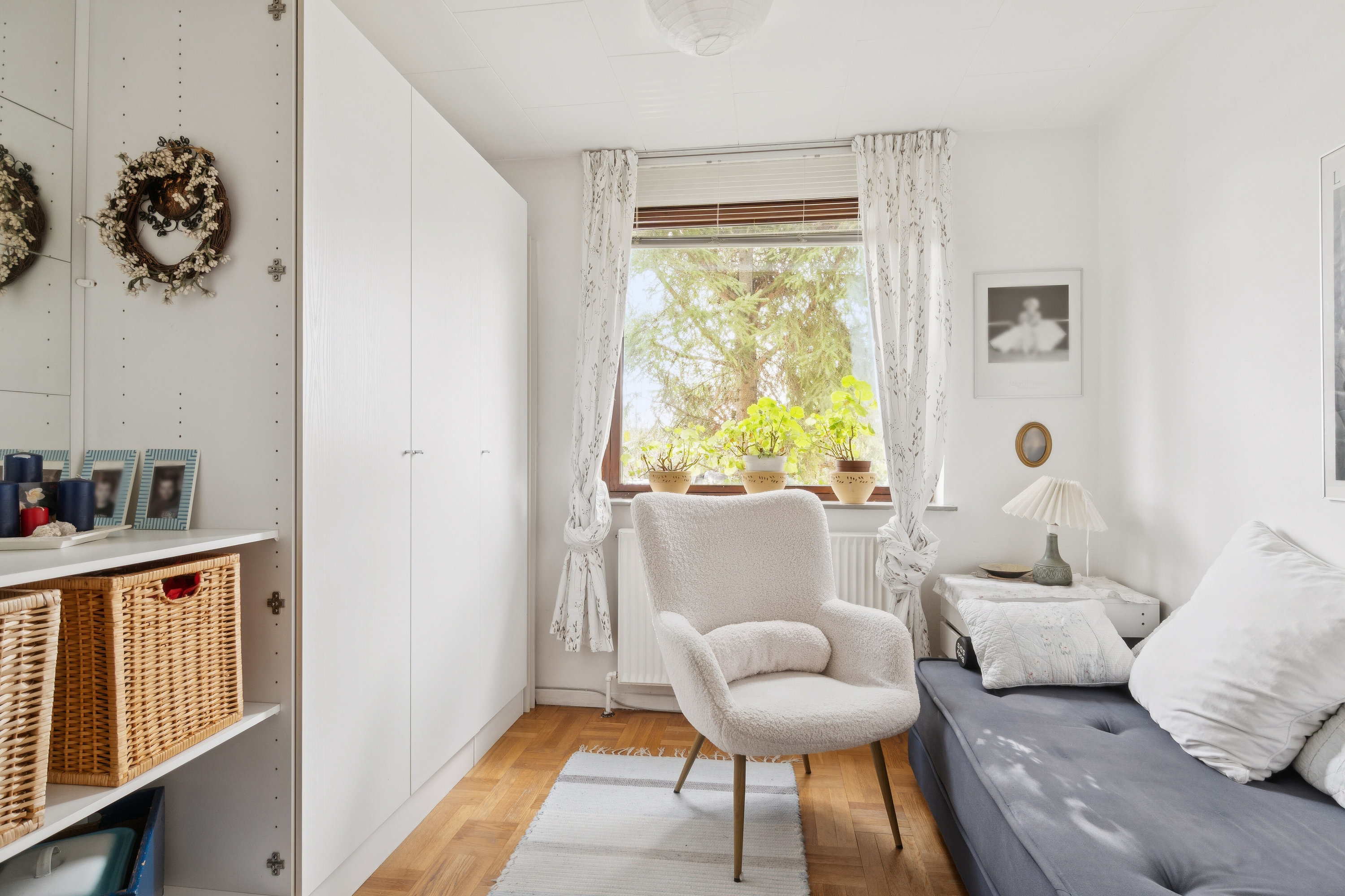 Fremhævet soveværelse billede i fuldskærmstilstand. Billede af Drosselvænget 5, 4700 Næstved