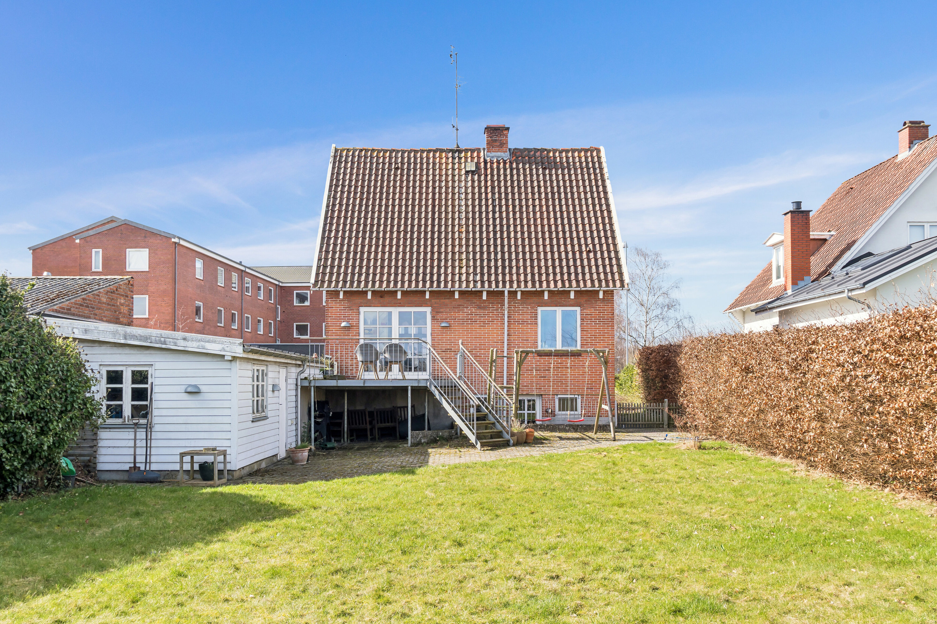 Fremhævet set fra haven billede i fuldskærmstilstand. Billede af Gyldenbjergsvej 30, 5700 Svendborg