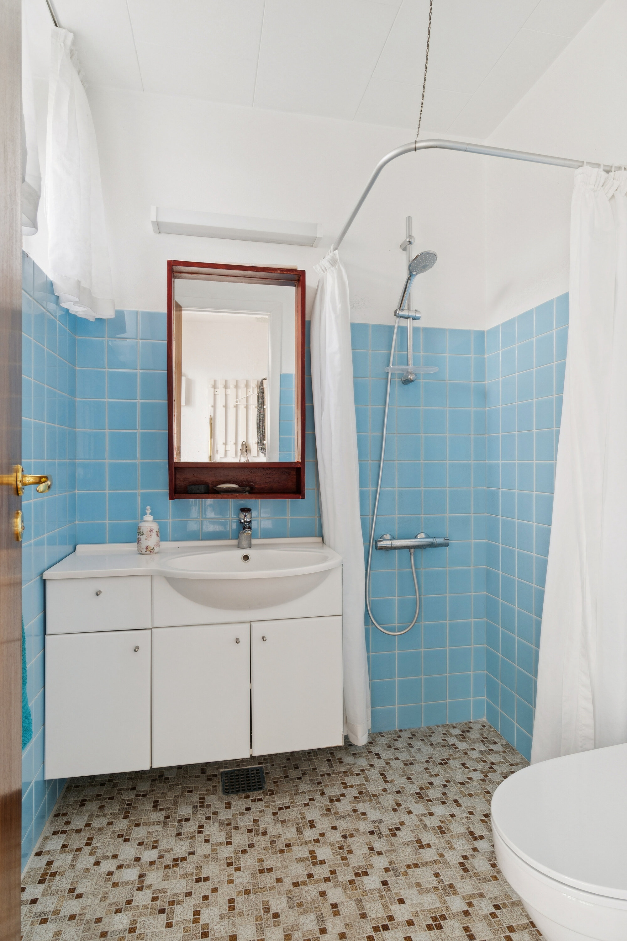 Fremhævet badeværelse billede i fuldskærmstilstand. Billede af Drosselvænget 5, 4700 Næstved