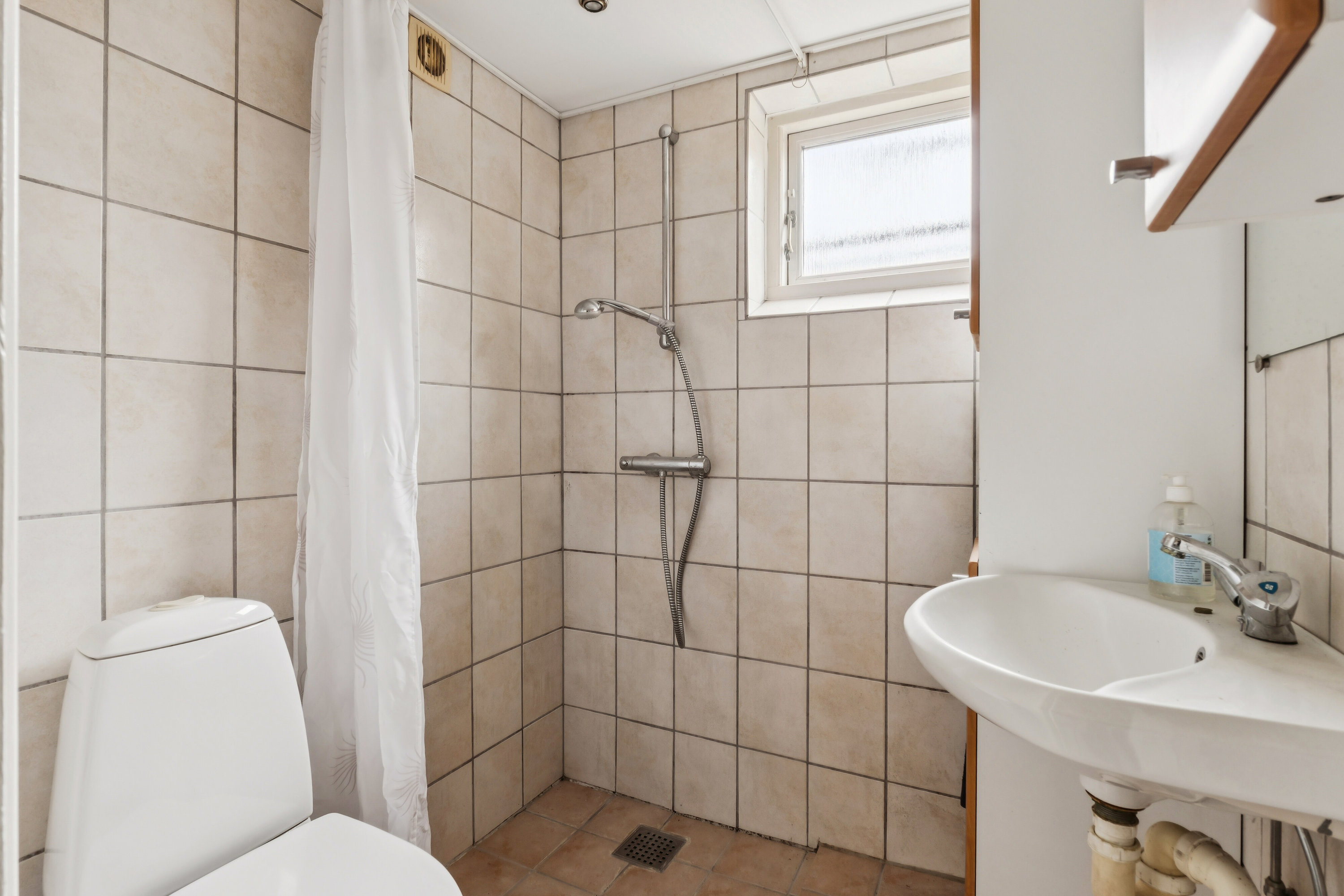 Fremhævet badeværelse billede i fuldskærmstilstand. Billede af Gyldenbjergsvej 30, 5700 Svendborg