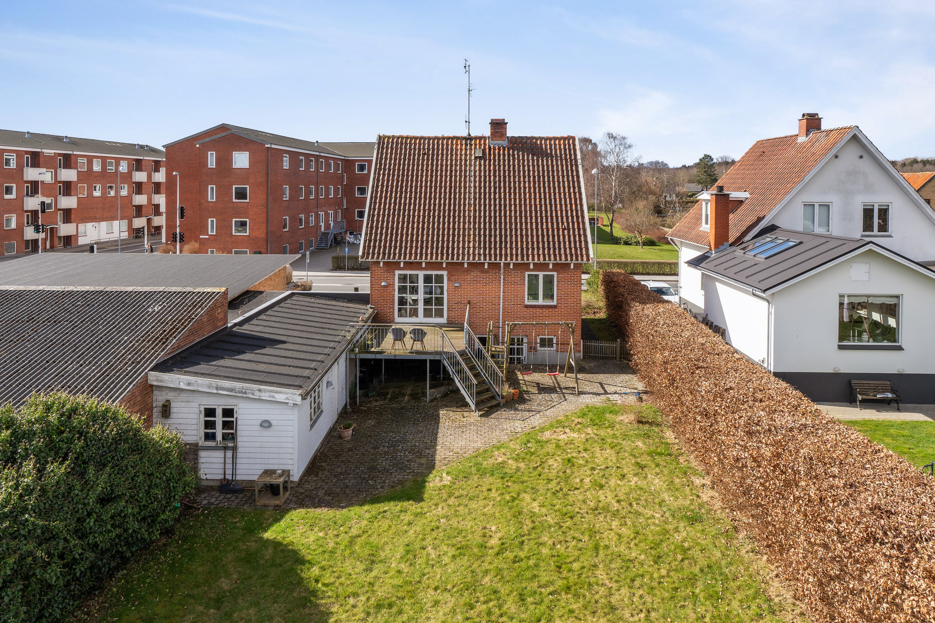 Fremhævet set fra haven billede i fuldskærmstilstand. Billede af Gyldenbjergsvej 30, 5700 Svendborg