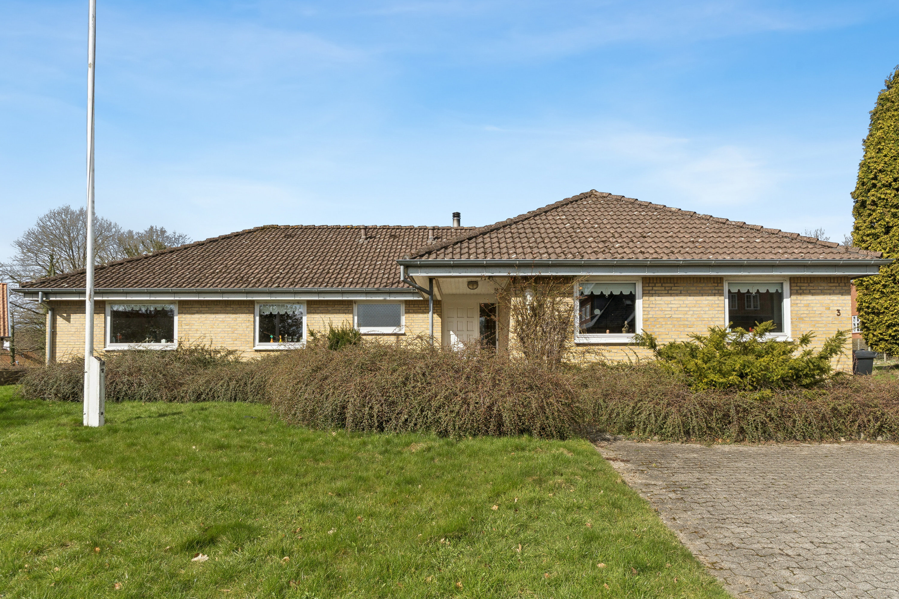 Fremhævet set fra haven billede i fuldskærmstilstand. Billede af Slotsbakken 3, 6300 Gråsten