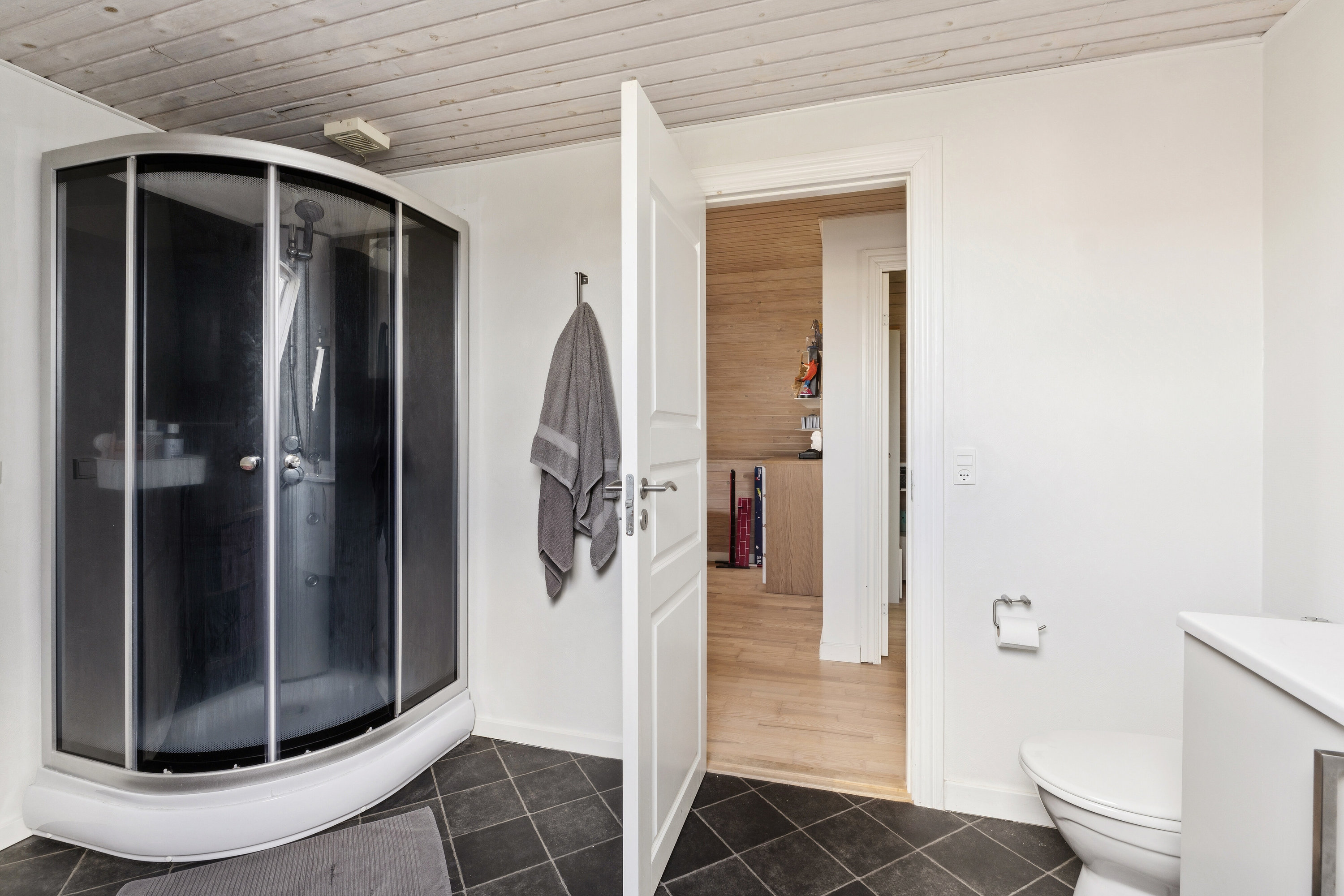 Fremhævet badeværelse billede i fuldskærmstilstand. Billede af Dalsøvej 24, 7200 Grindsted