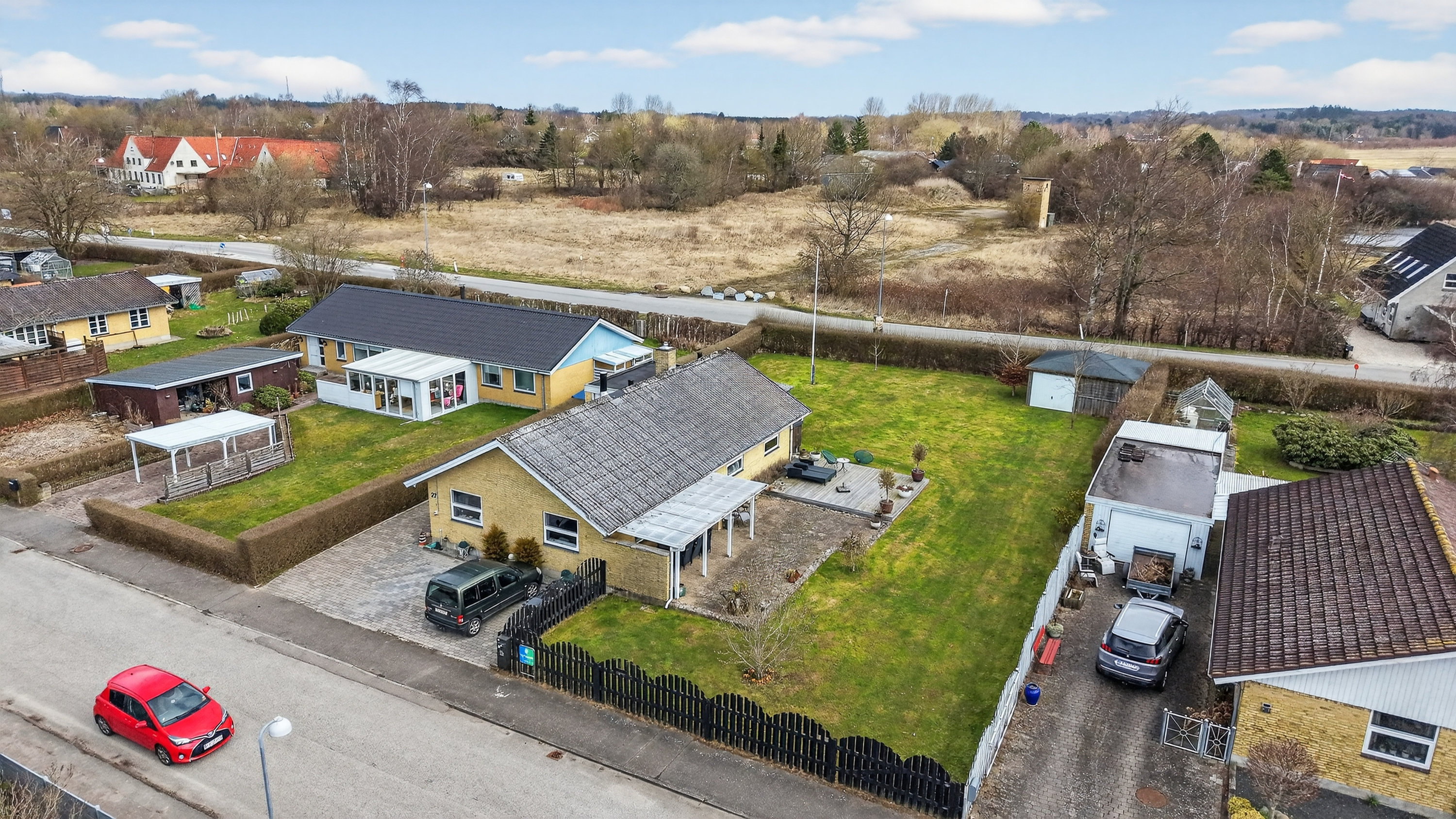 Fremhævet luftfoto billede i fuldskærmstilstand. Billede af Idrætsvej 27, Undløse, 4340 Tølløse