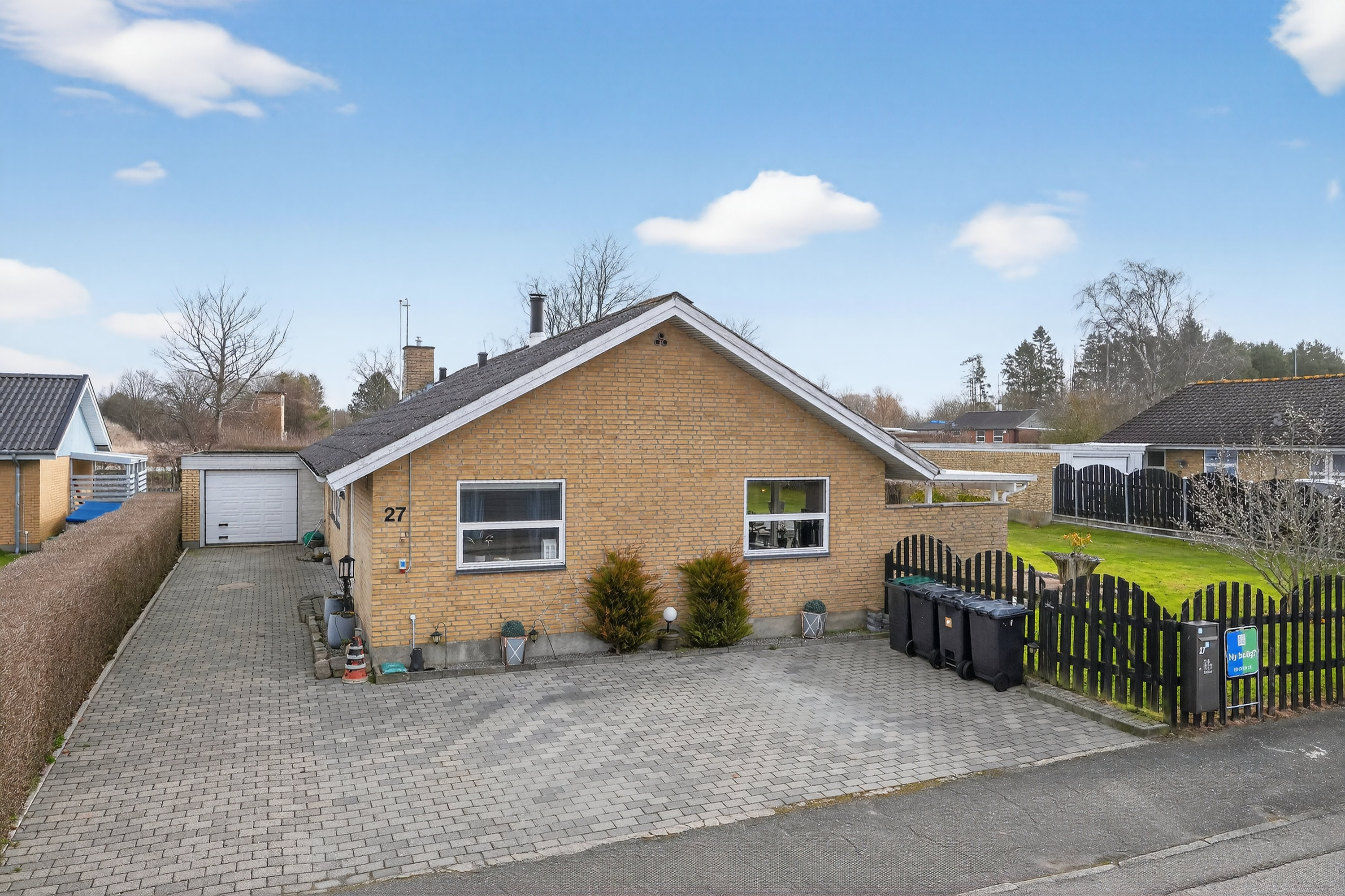 Fremhævet luftfoto billede i fuldskærmstilstand. Billede af Idrætsvej 27, Undløse, 4340 Tølløse