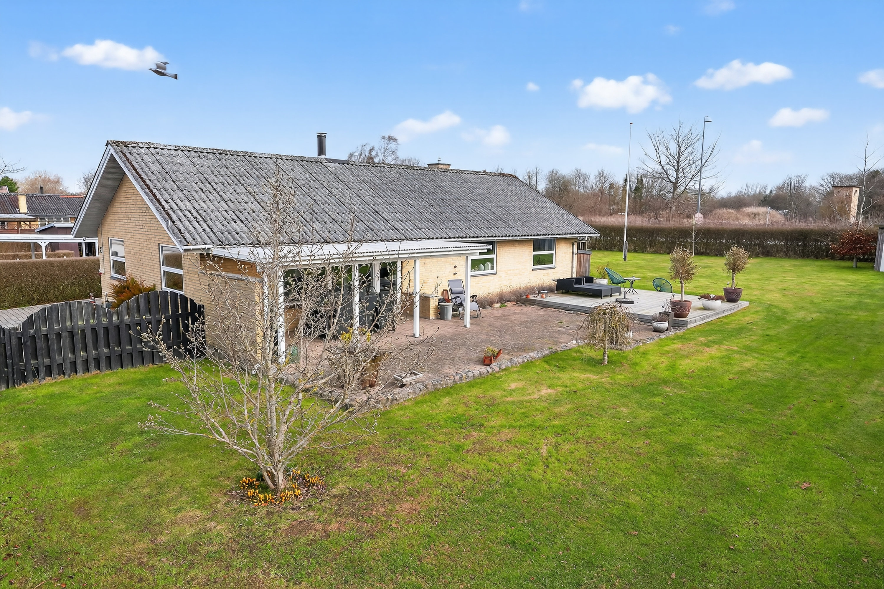 Fremhævet luftfoto billede i fuldskærmstilstand. Billede af Idrætsvej 27, Undløse, 4340 Tølløse