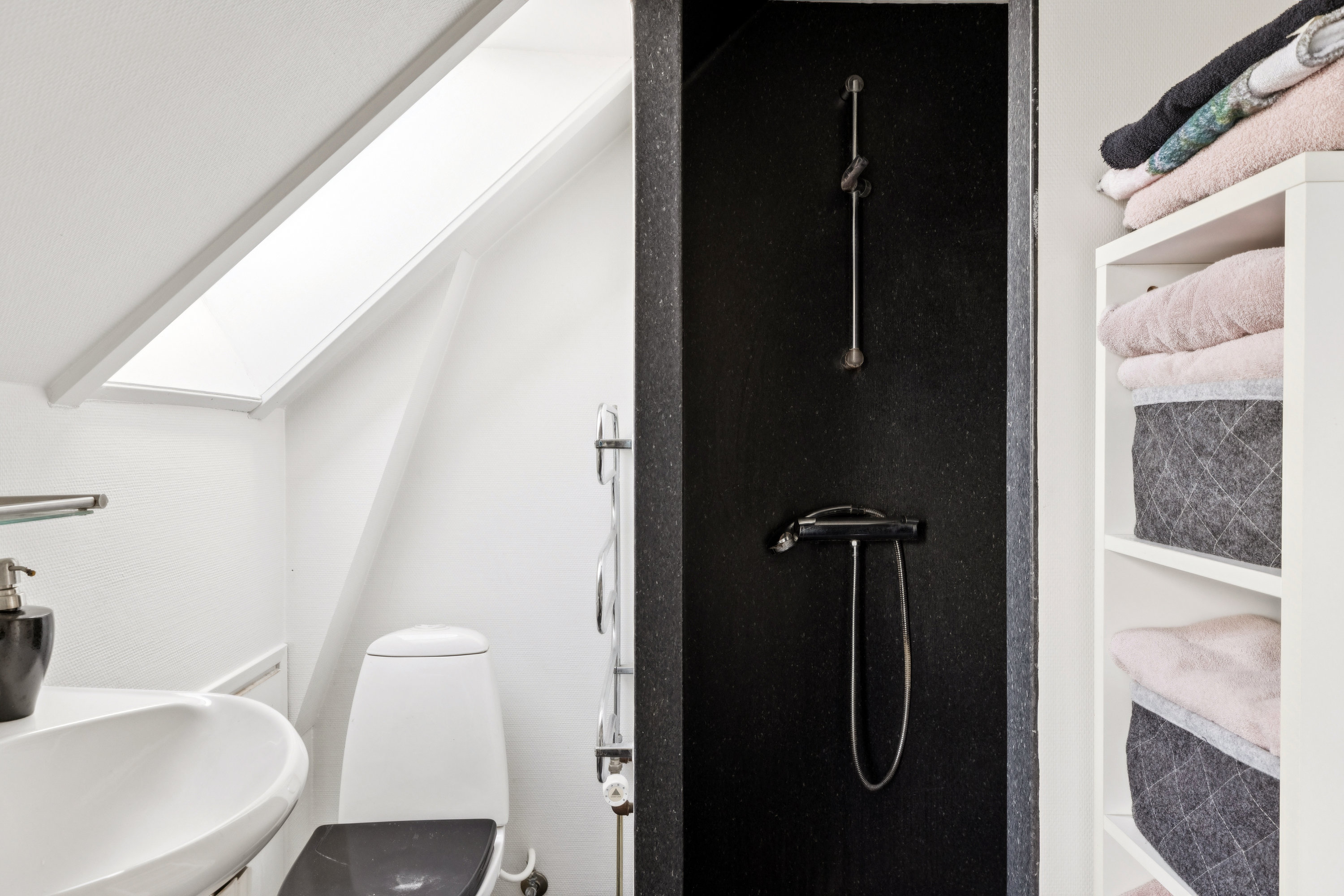 Fremhævet badeværelse billede i fuldskærmstilstand. Billede af Torvet 10, 6760 Ribe