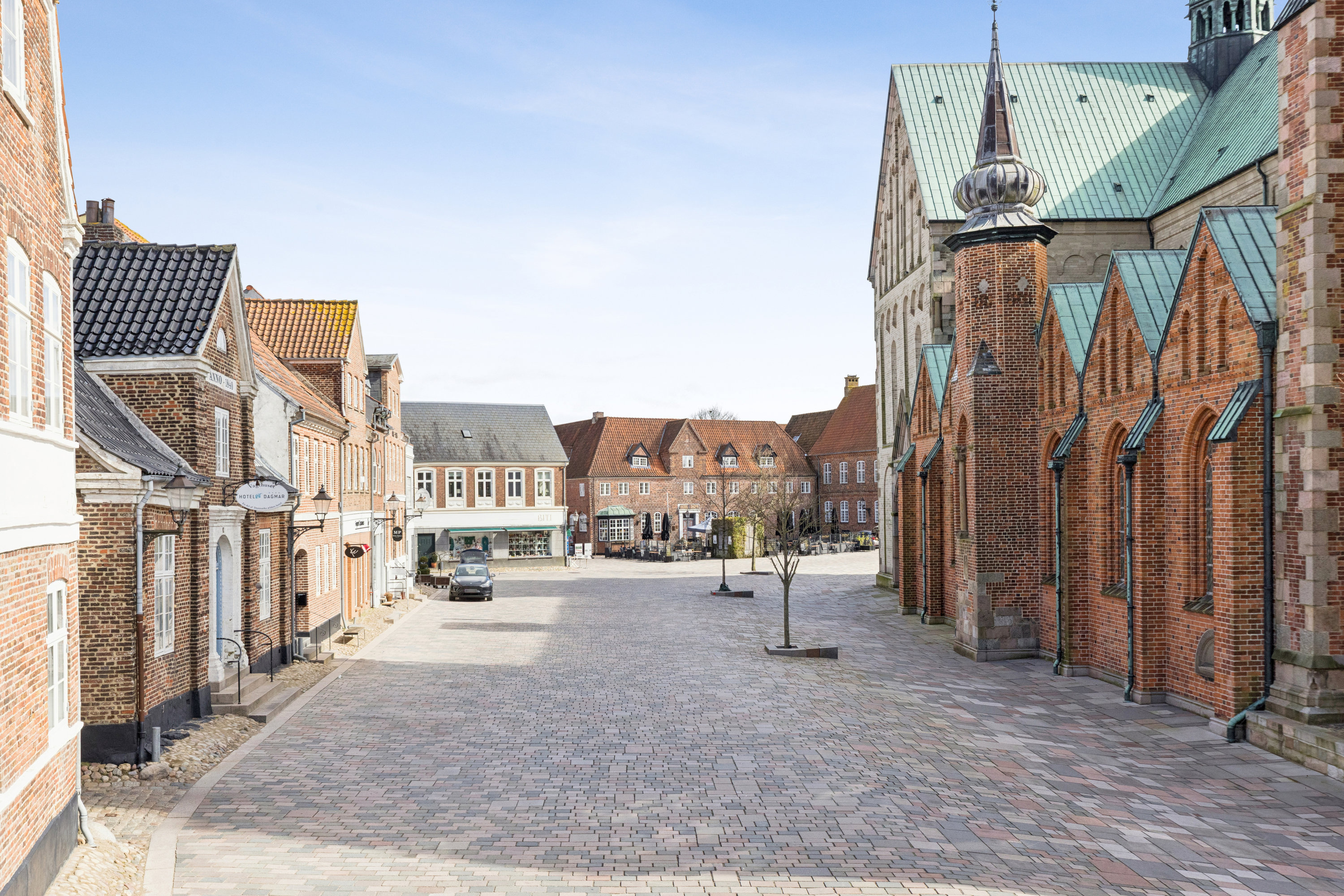 Fremhævet facade billede i fuldskærmstilstand. Billede af Torvet 10, 6760 Ribe